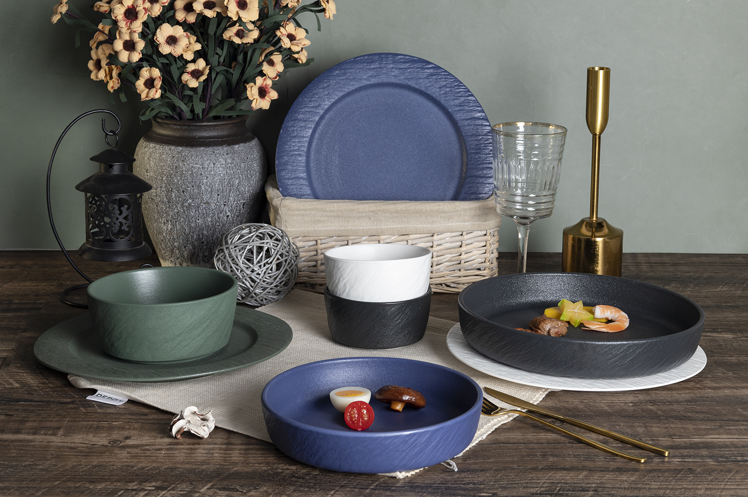 CHANGSHA HAPPY GO Modern Minimalist Style New Bone China Embossed Dinnerware Set with Matte Texture and Color-Block Glaze Finish |happygodinnerware.com