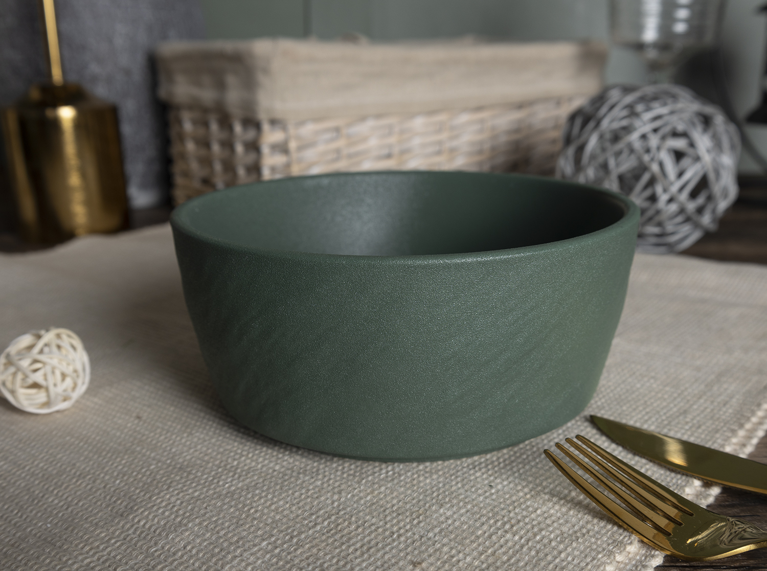 CHANGSHA HAPPY GO Modern Minimalist Style New Bone China Embossed Dinnerware Set with Matte Texture and Color-Block Glaze Finish |happygodinnerware.com