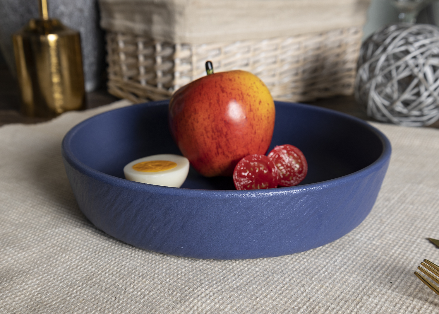 CHANGSHA HAPPY GO Modern Minimalist Style New Bone China Embossed Dinnerware Set with Matte Texture and Color-Block Glaze Finish |happygodinnerware.com