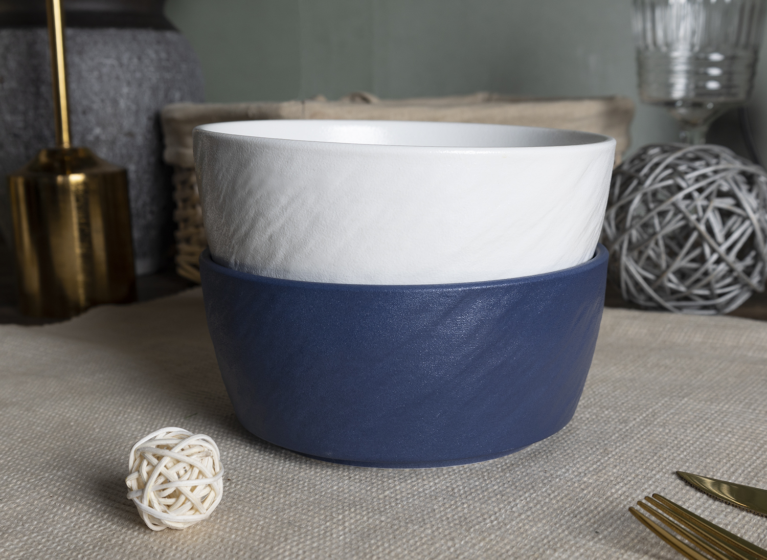 CHANGSHA HAPPY GO Modern Minimalist Style New Bone China Embossed Dinnerware Set with Matte Texture and Color-Block Glaze Finish |happygodinnerware.com