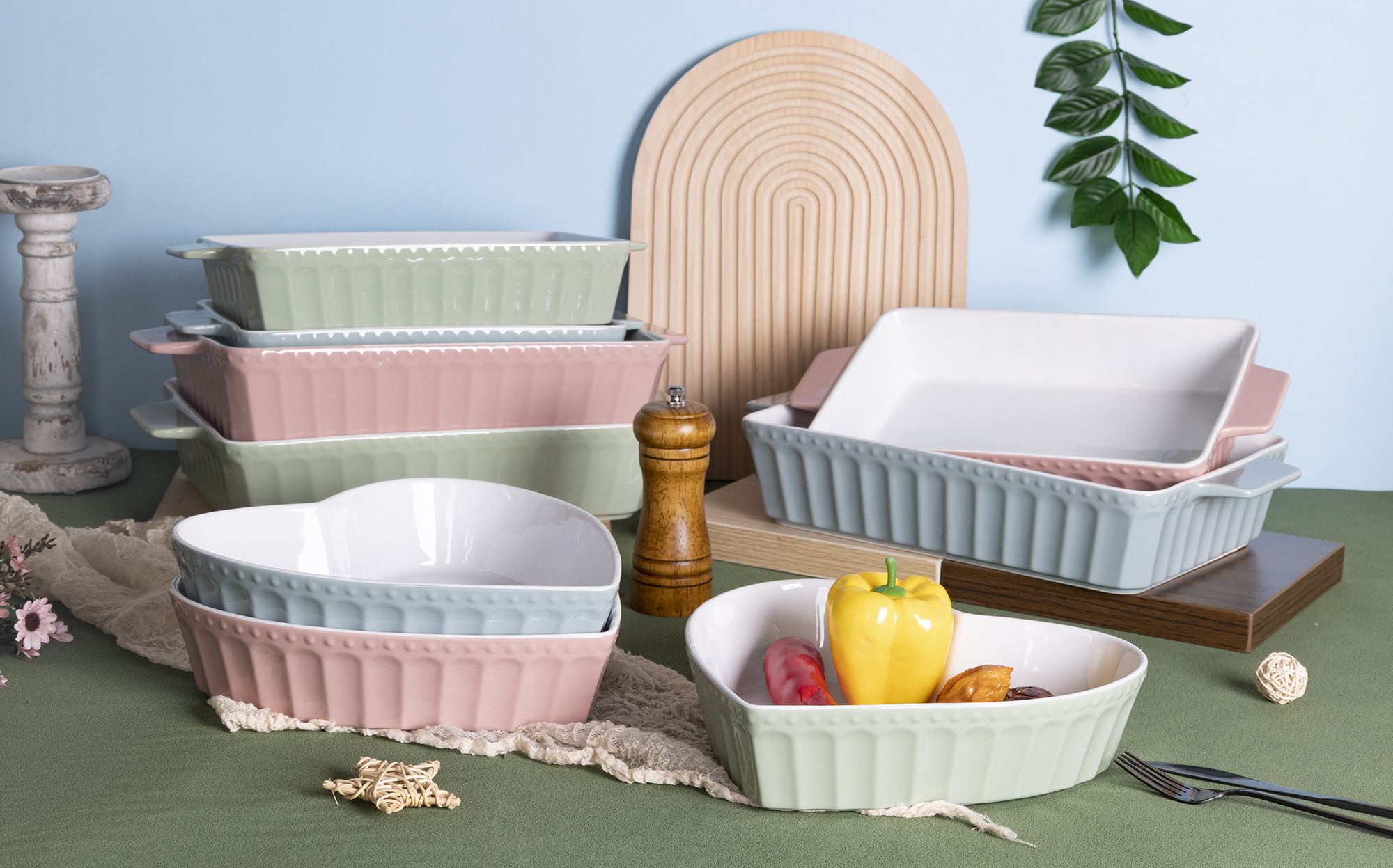CHANGSHA HAPPY GO Embossed White Porcelain Rectangular Bakeware Set with Pastel Glazed Handles – Stackable Oven-Safe Baking Dishes in Green, Blue and Pink |happygodinnerware.com