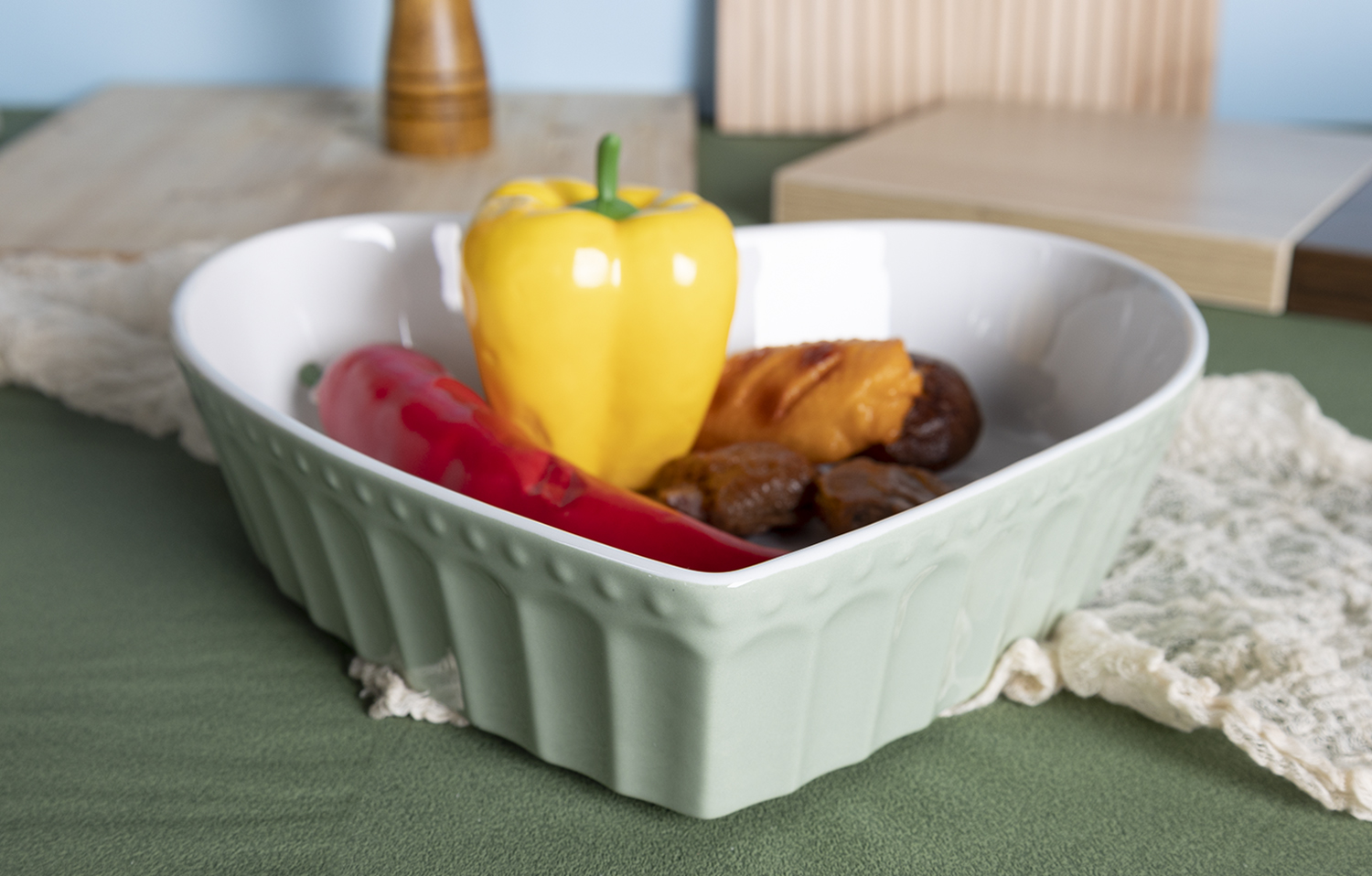 CHANGSHA HAPPY GO Embossed White Porcelain Rectangular Bakeware Set with Pastel Glazed Handles – Stackable Oven-Safe Baking Dishes in Green, Blue and Pink |happygodinnerware.com