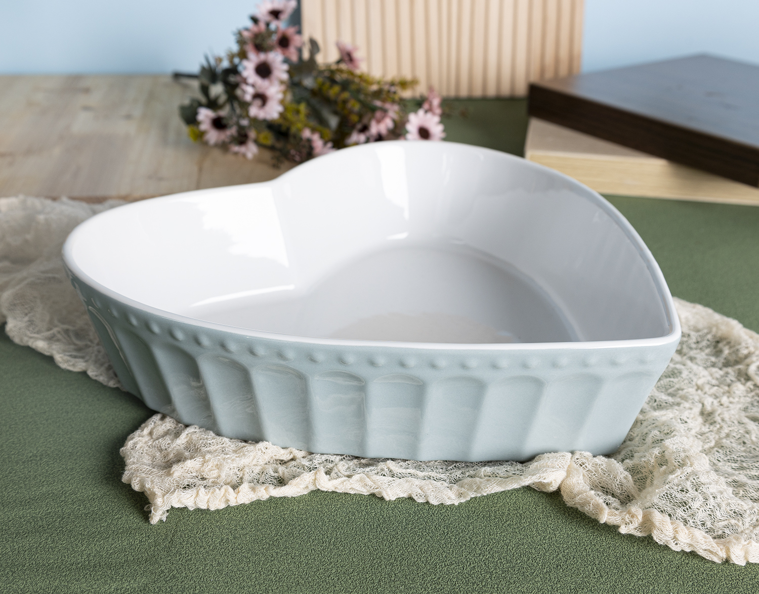 CHANGSHA HAPPY GO Embossed White Porcelain Rectangular Bakeware Set with Pastel Glazed Handles – Stackable Oven-Safe Baking Dishes in Green, Blue and Pink |happygodinnerware.com