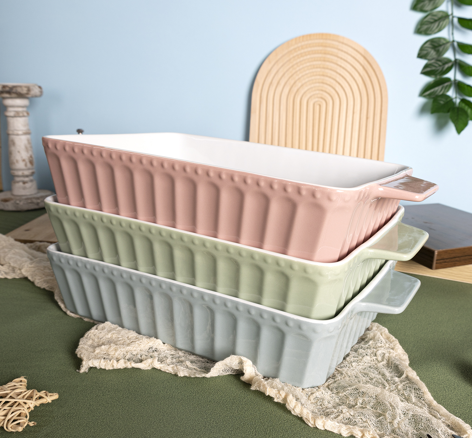 CHANGSHA HAPPY GO Embossed White Porcelain Rectangular Bakeware Set with Pastel Glazed Handles – Stackable Oven-Safe Baking Dishes in Green, Blue and Pink |happygodinnerware.com