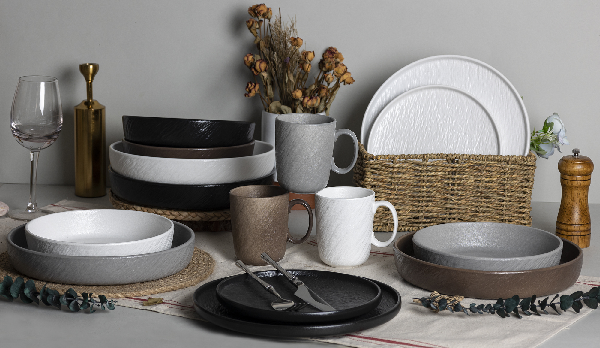 CHANGSHA HAPPY GO Five-Color Matte Embossed Bone China Dinnerware and Mug Set with Natural Stone Texture Finish |happygodinnerware.com
