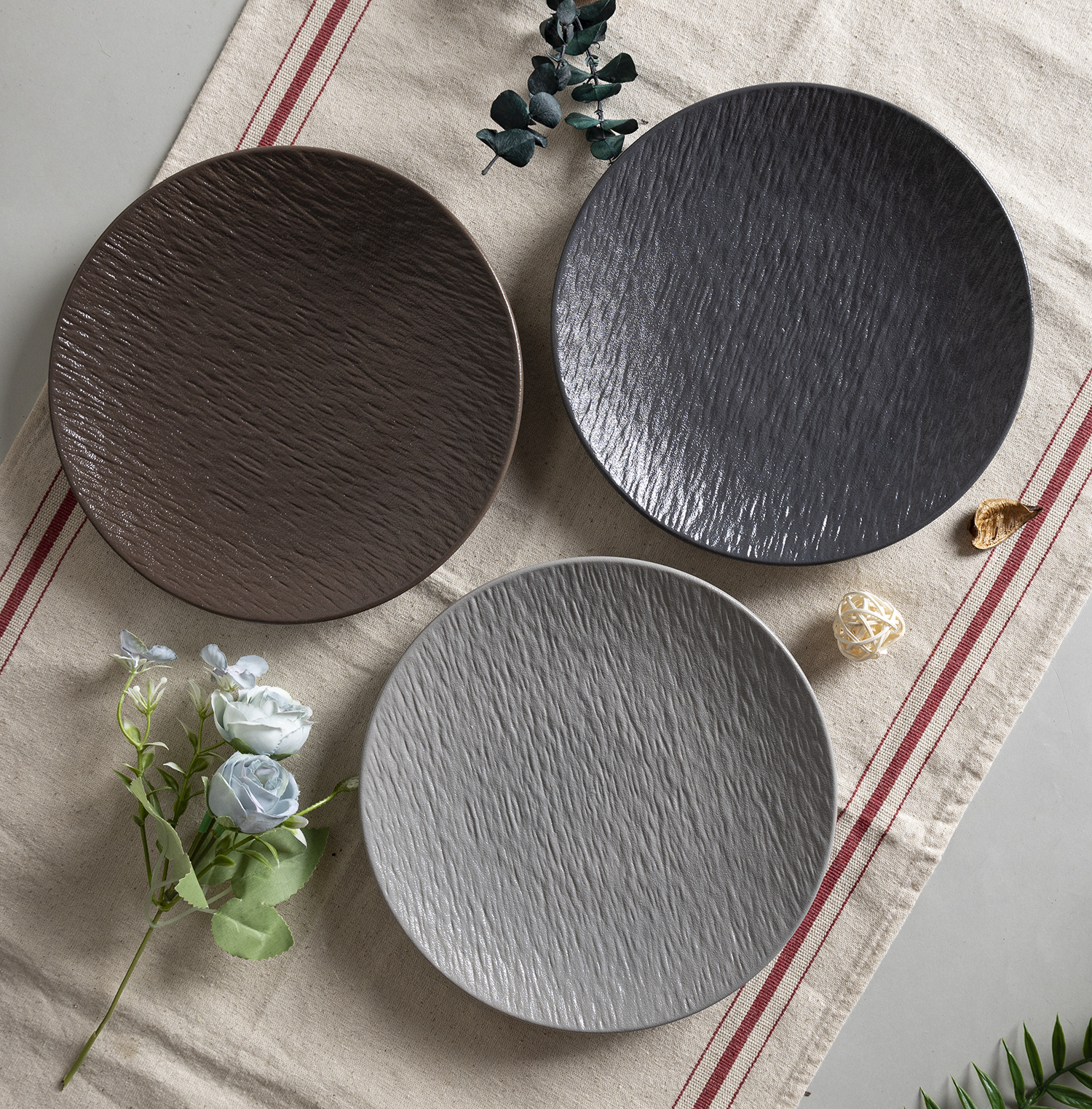 CHANGSHA HAPPY GO Five-Color Matte Embossed Bone China Dinnerware and Mug Set with Natural Stone Texture Finish |happygodinnerware.com