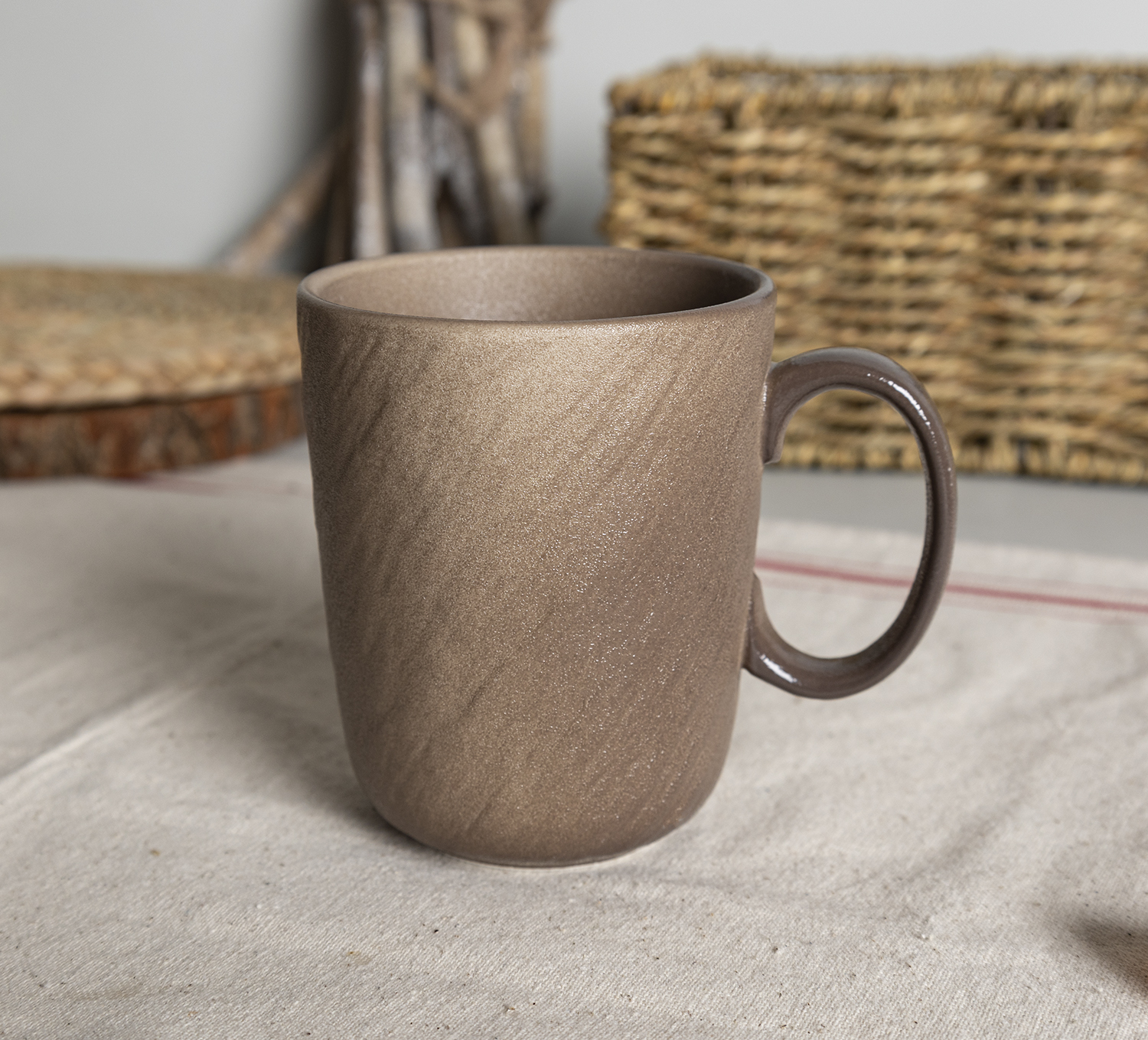 CHANGSHA HAPPY GO Five-Color Matte Embossed Bone China Dinnerware and Mug Set with Natural Stone Texture Finish |happygodinnerware.com