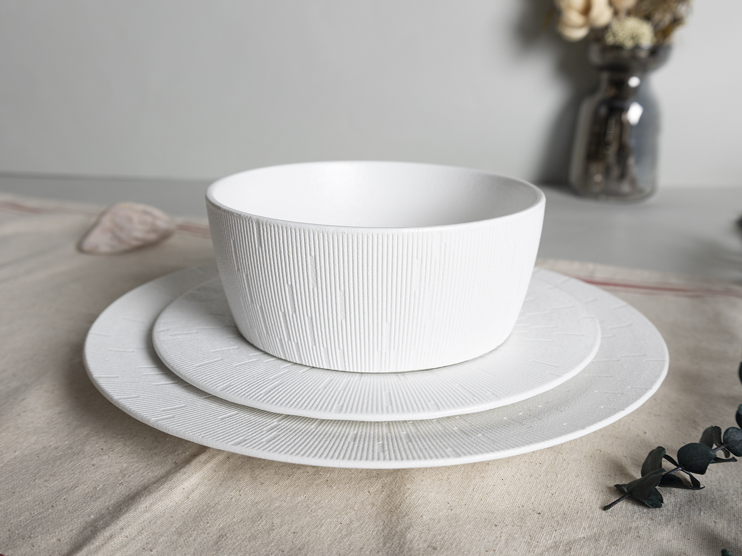CHANGSHA HAPPY GO Matte Bone China Dinnerware Set with Line Embossed Texture and Matching Mugs for Contemporary Table Setting |happygodinnerware.com
