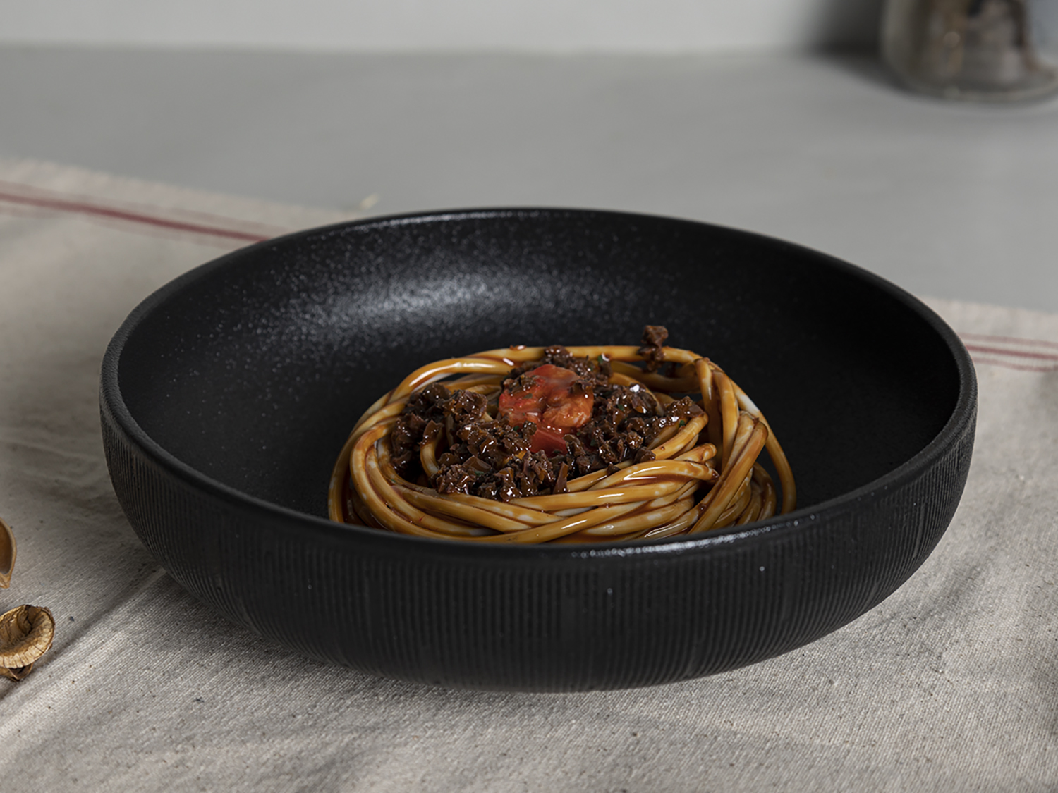 CHANGSHA HAPPY GO Matte Bone China Dinnerware Set with Line Embossed Texture and Matching Mugs for Contemporary Table Setting |happygodinnerware.com