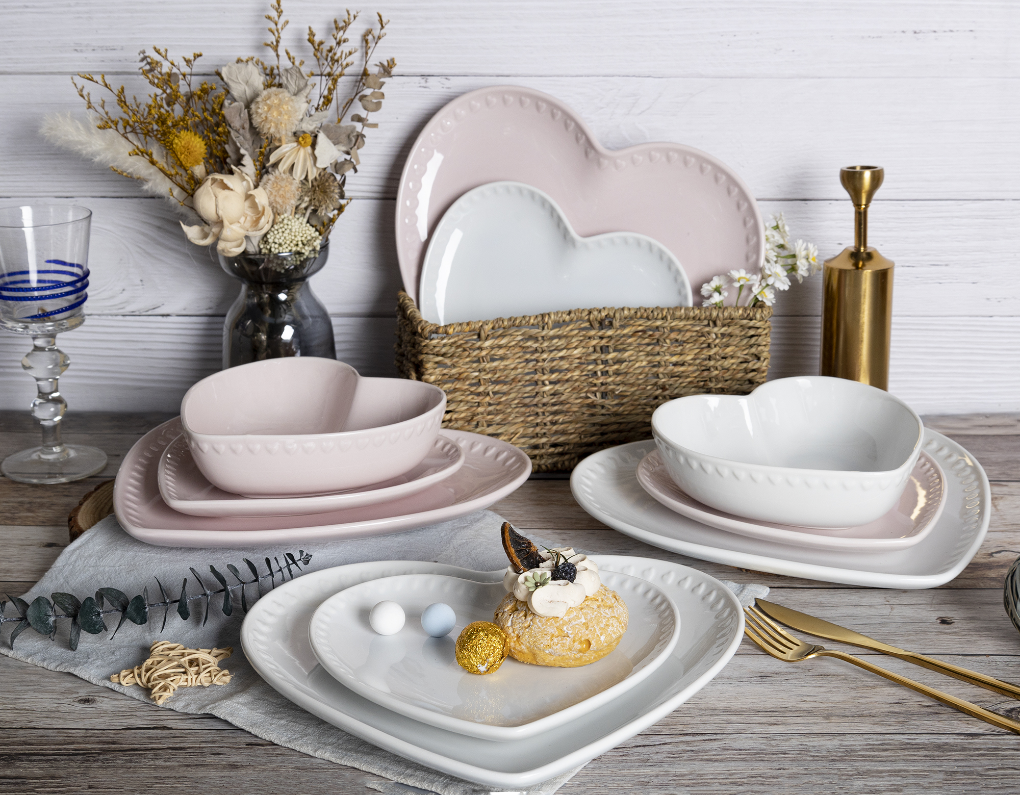 CHANGSHA HAPPY GO Heart-Shaped Embossed Bone China Dinnerware Set in Pink and White Two-Tone Design for Romantic Dining Occasions |happygodinnerware.com