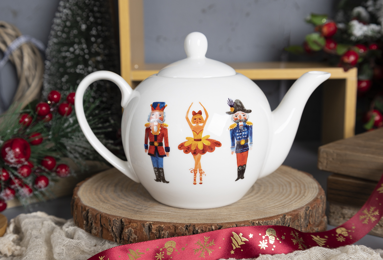 CHANGSHA HAPPY GO  Festive Nutcracker Pattern New Bone China Tableware Set with Classic Holiday Motifs and Glossy Finish  |happygodinnerware.com