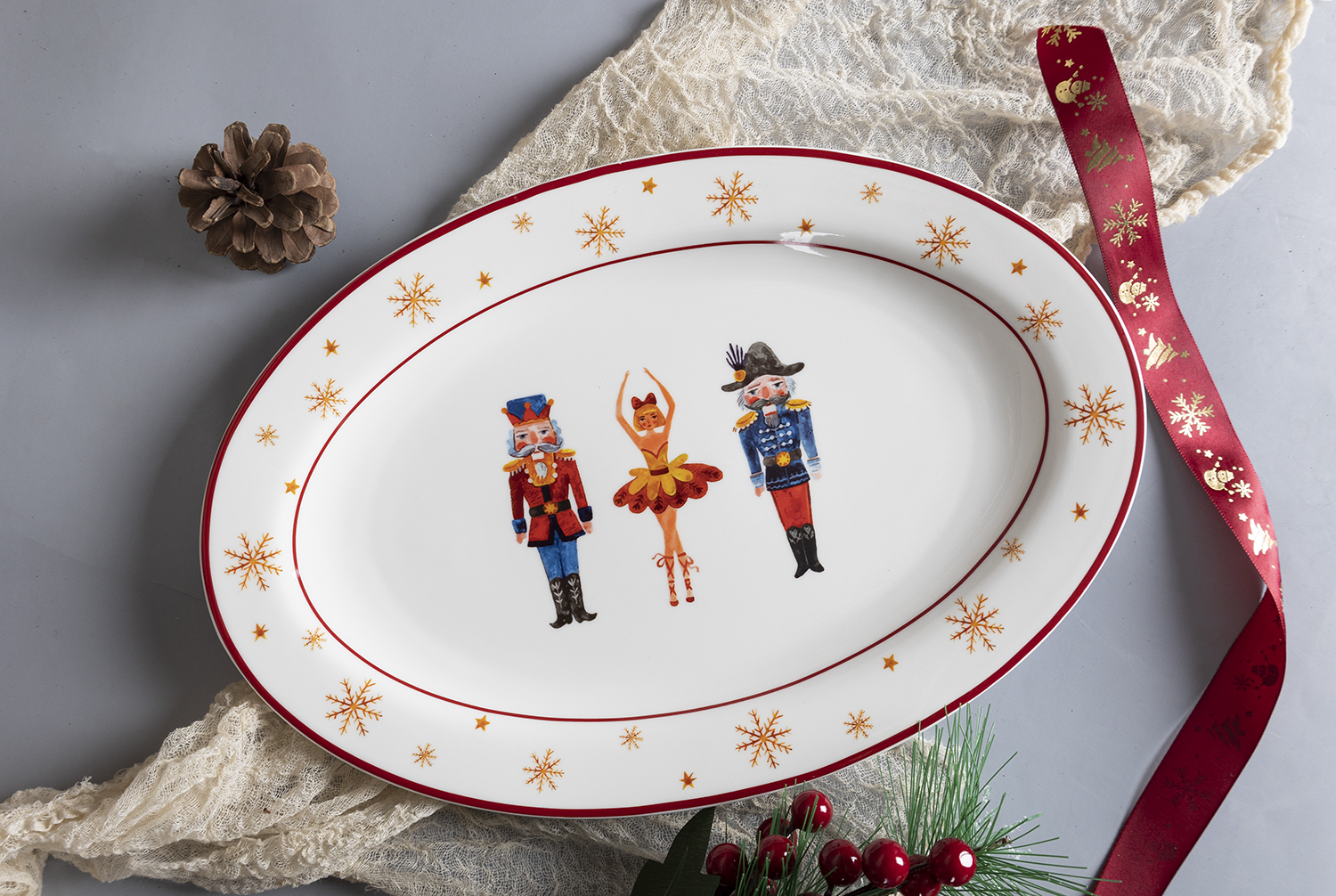 CHANGSHA HAPPY GO  Festive Nutcracker Pattern New Bone China Tableware Set with Classic Holiday Motifs and Glossy Finish  |happygodinnerware.com