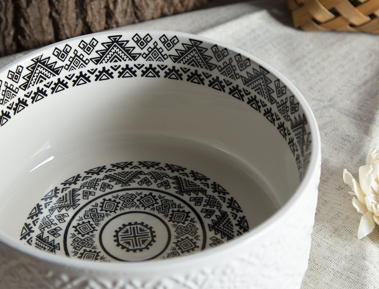 CHANGSHA HAPPY GO Embossed Ceramic Storage Bowls with Lids | happygodinnerware.com