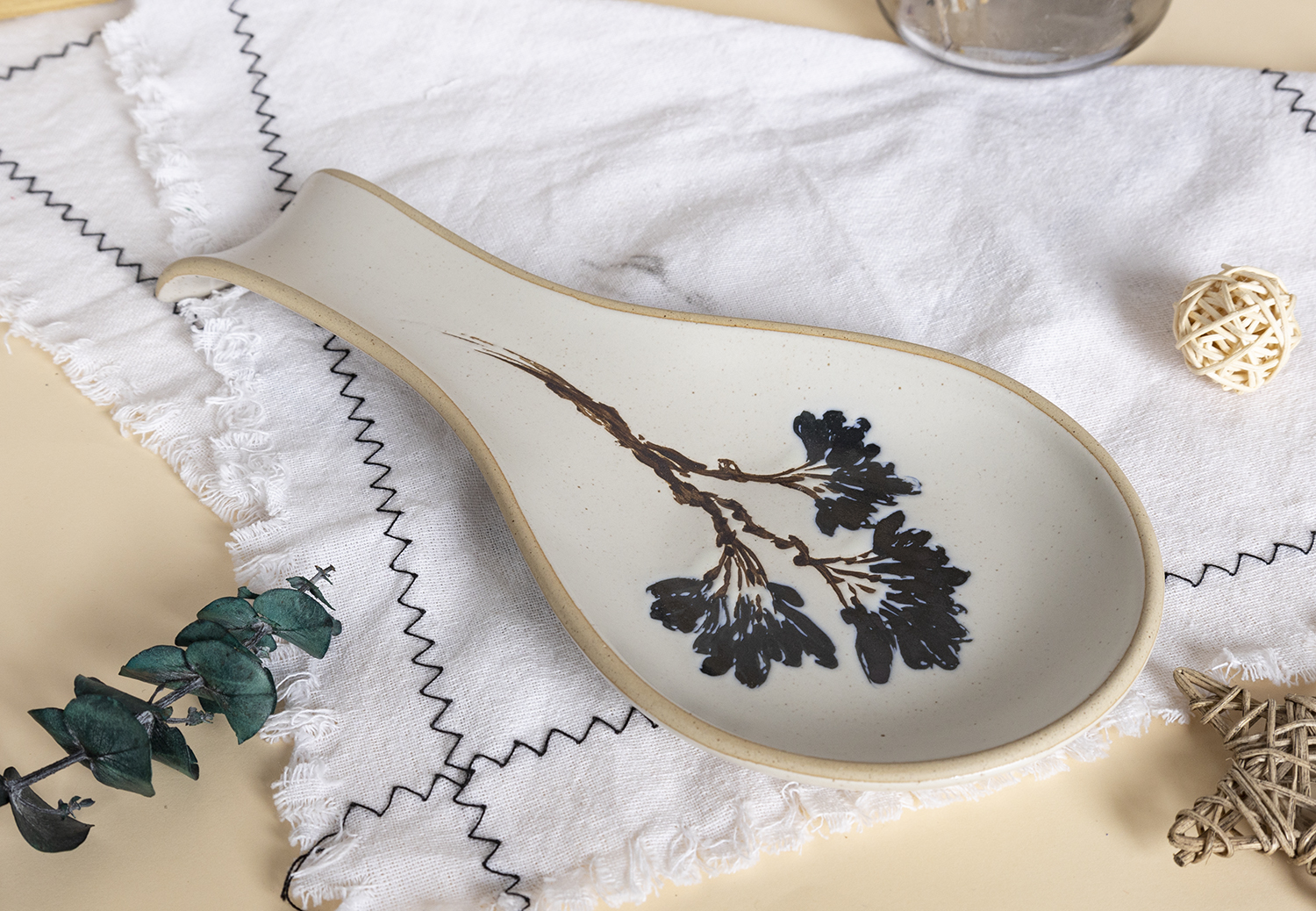 CHANGSHA HAPPY GO Rustic Stoneware Dinnerware Set with Handcrafted Botanical Stamp Design Featuring Forest Leaves and Wildflowers  |happygodinnerware.com