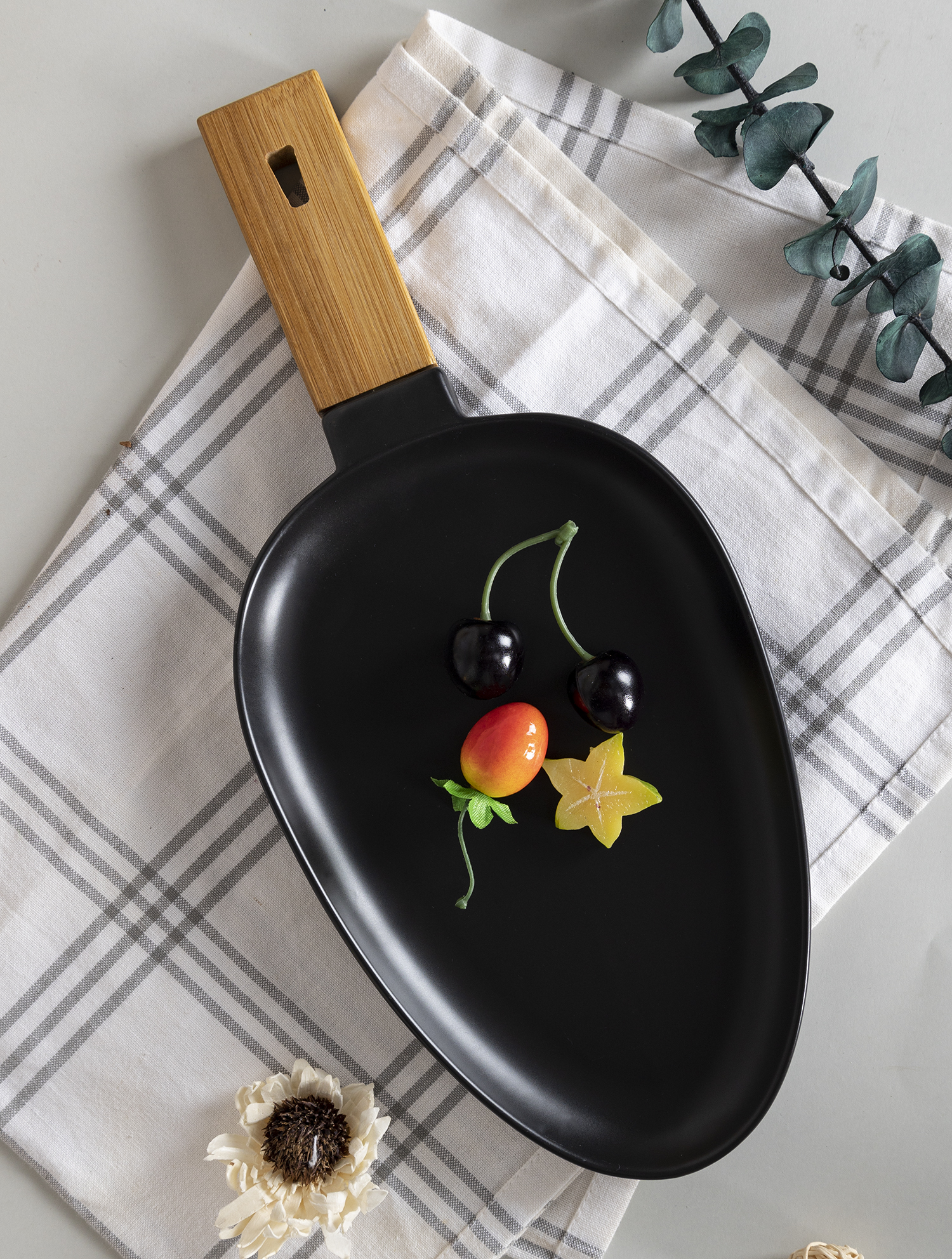 CHANGSHA HAPPY GO Modern Matte Black Stoneware Dinnerware Set with Natural Wooden Handle Design |happygodinnerware.com