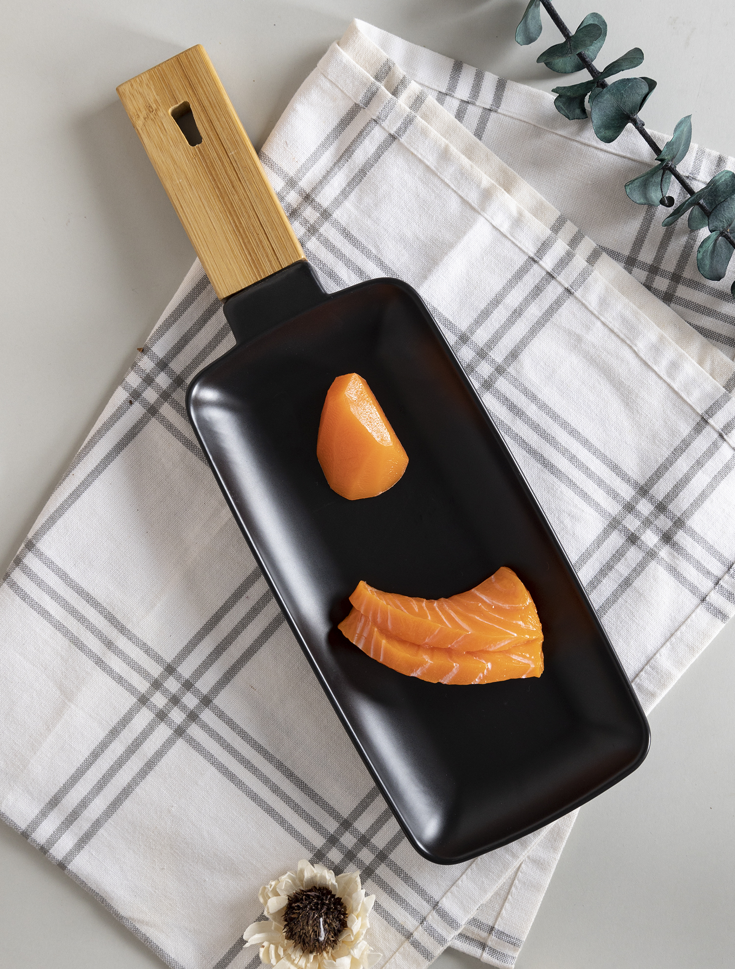 CHANGSHA HAPPY GO Modern Matte Black Stoneware Dinnerware Set with Natural Wooden Handle Design |happygodinnerware.com
