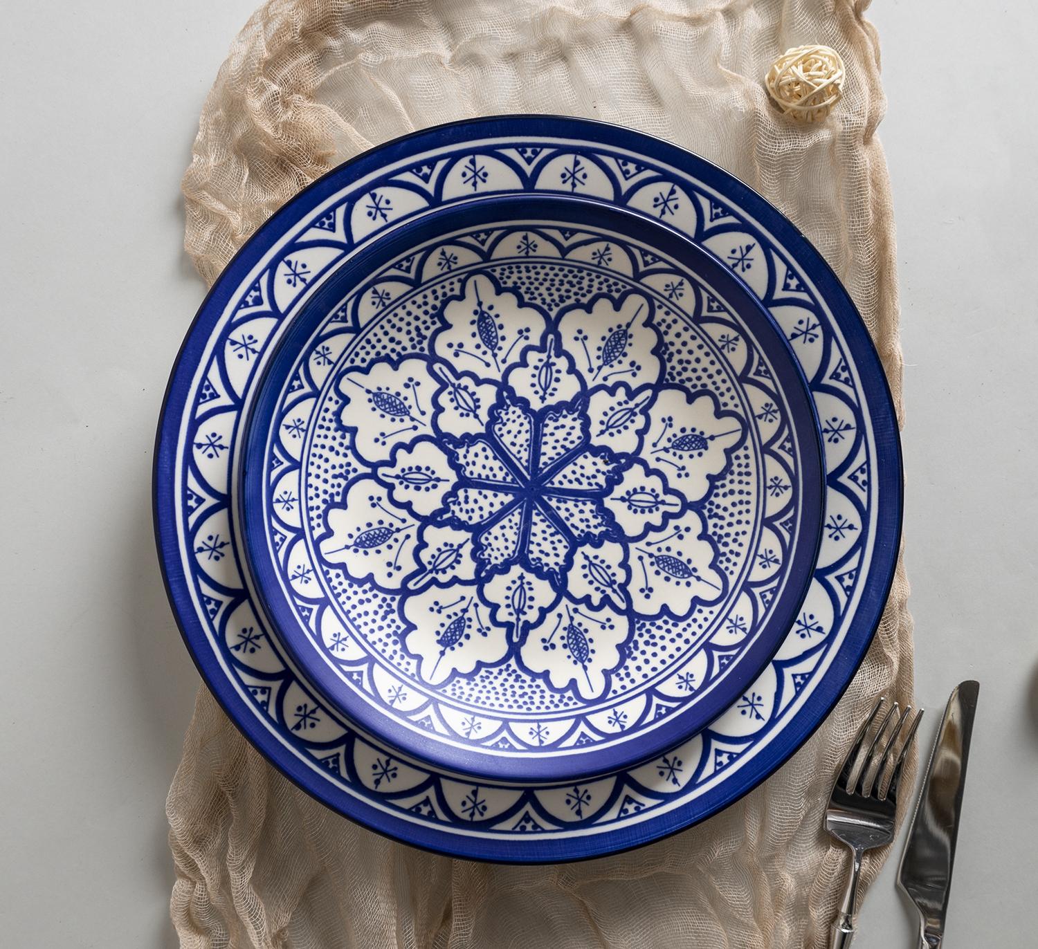 CHANGSHA HAPPY GO Vintage Blue and White Floral Decal Stoneware Bowl and Plate Set with Classic Mediterranean Pattern |happygodinnerware.com