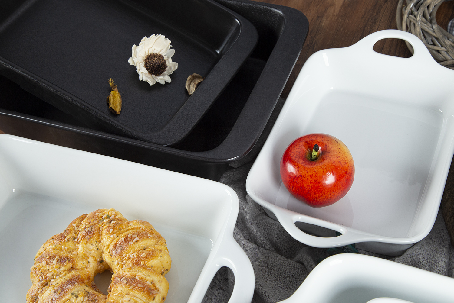 CHANGSHA HAPPY GO Rectangular Stoneware Baking Dish Set | happygodinnerware.com