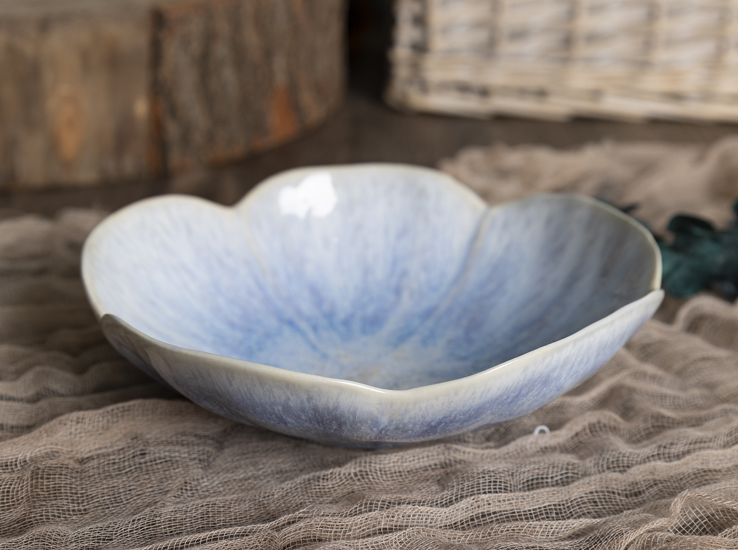 CHANGSHA HAPPY GO  Botanical Leaf-Shaped Blue Reactive Glaze Ceramic Plate Collection with Natural Veining Design |Dopamine Series Ceramics  |happygodinnerware.com