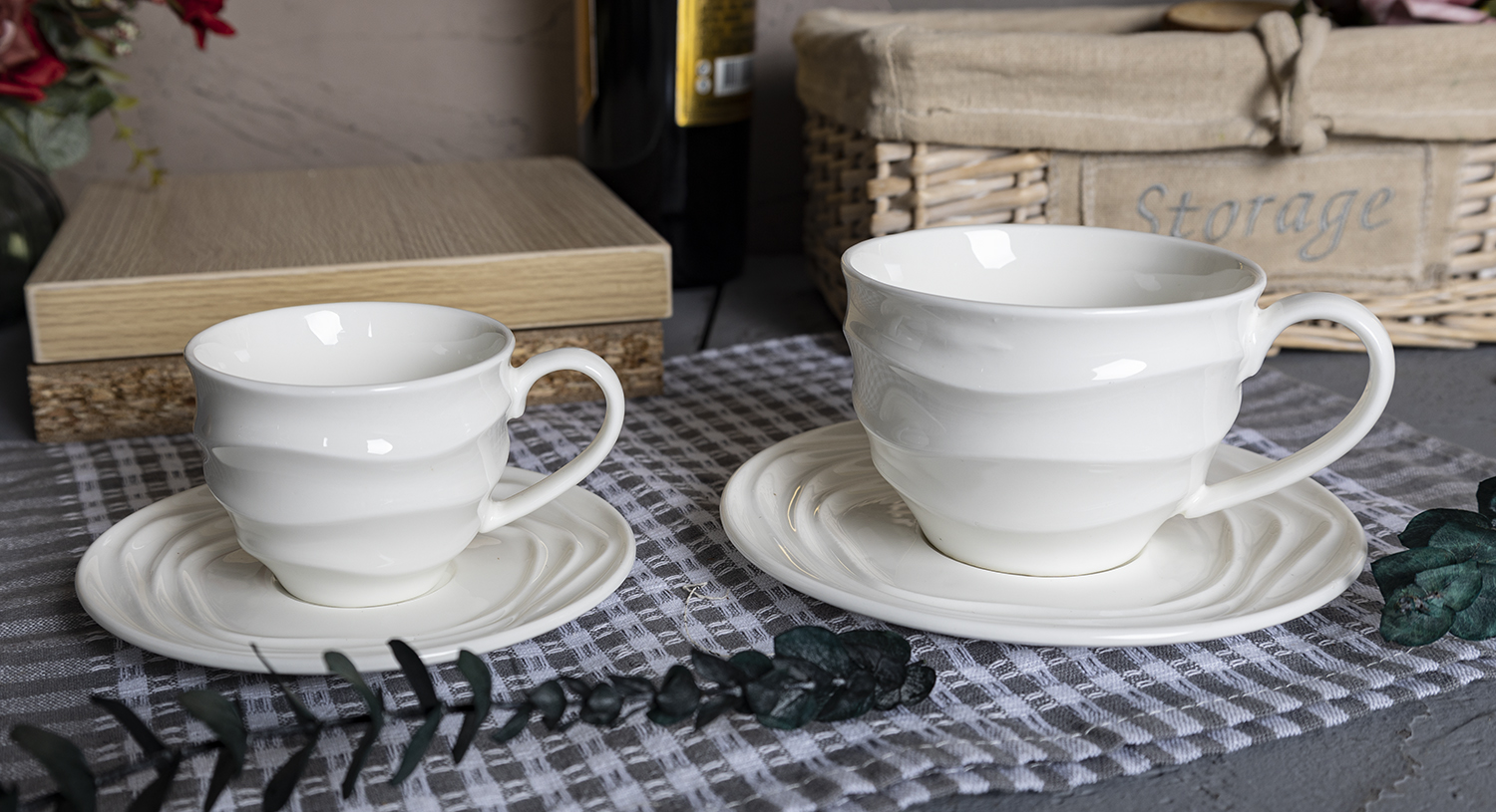 CHANGSHA HAPPY GO Scalloped Gold-Rimmed Bone China Dinnerware Set with Embossed Ripple Design for Premium Table Presentation |happygodinnerware.com