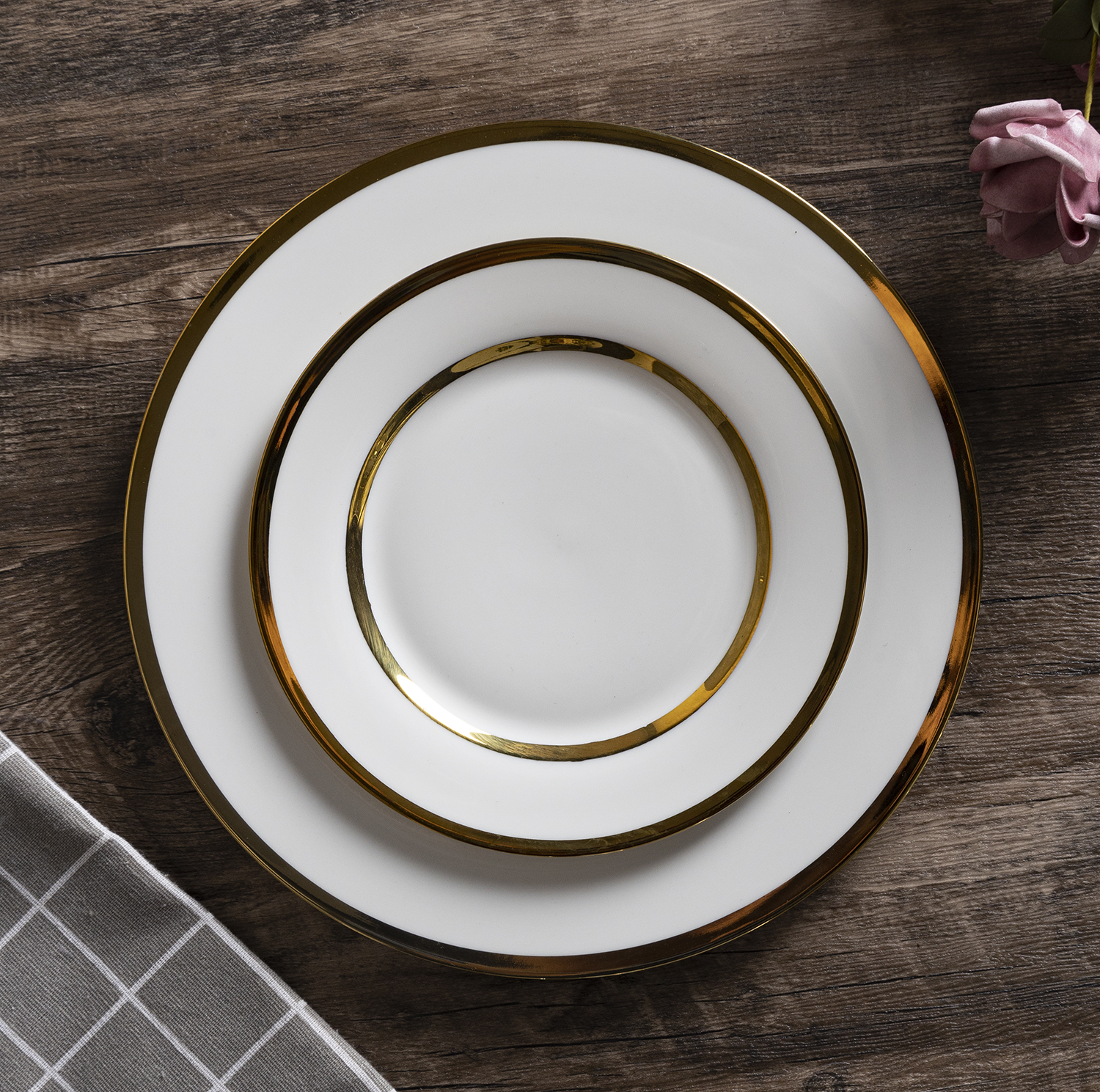 CHANGSHA HAPPY GO Classic White Bone China Western Dinner Set with Electroplated Gold Trim for Restaurant and Home Use |happygodinnerware.com