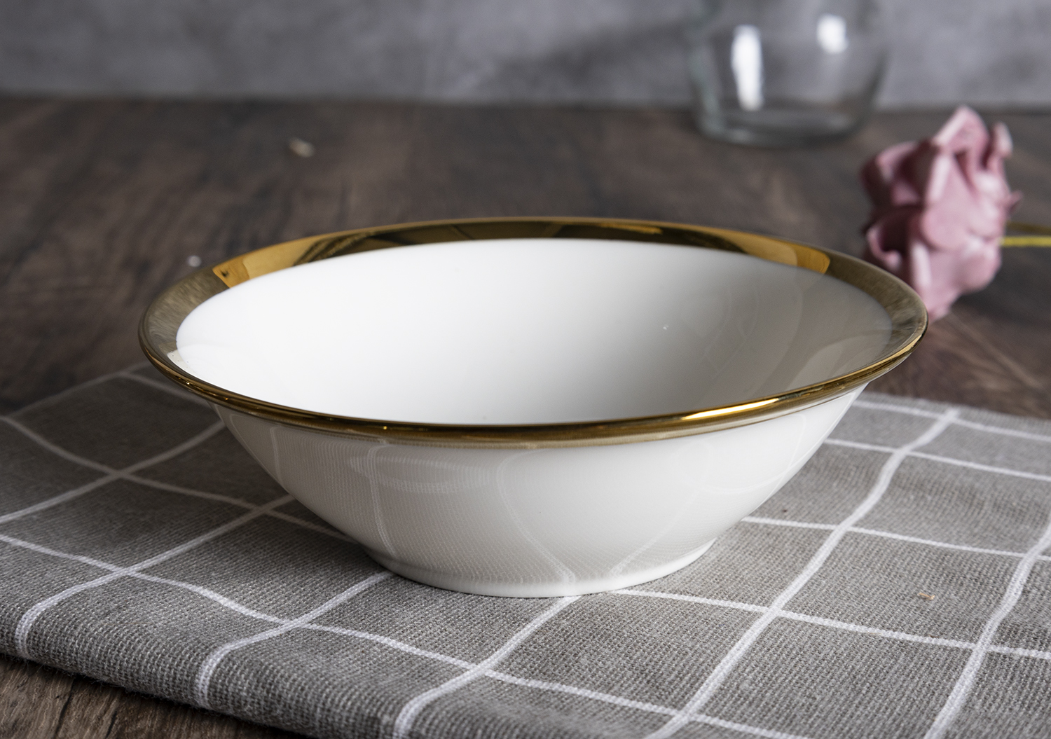 CHANGSHA HAPPY GO Classic White Bone China Western Dinner Set with Electroplated Gold Trim for Restaurant and Home Use |happygodinnerware.com