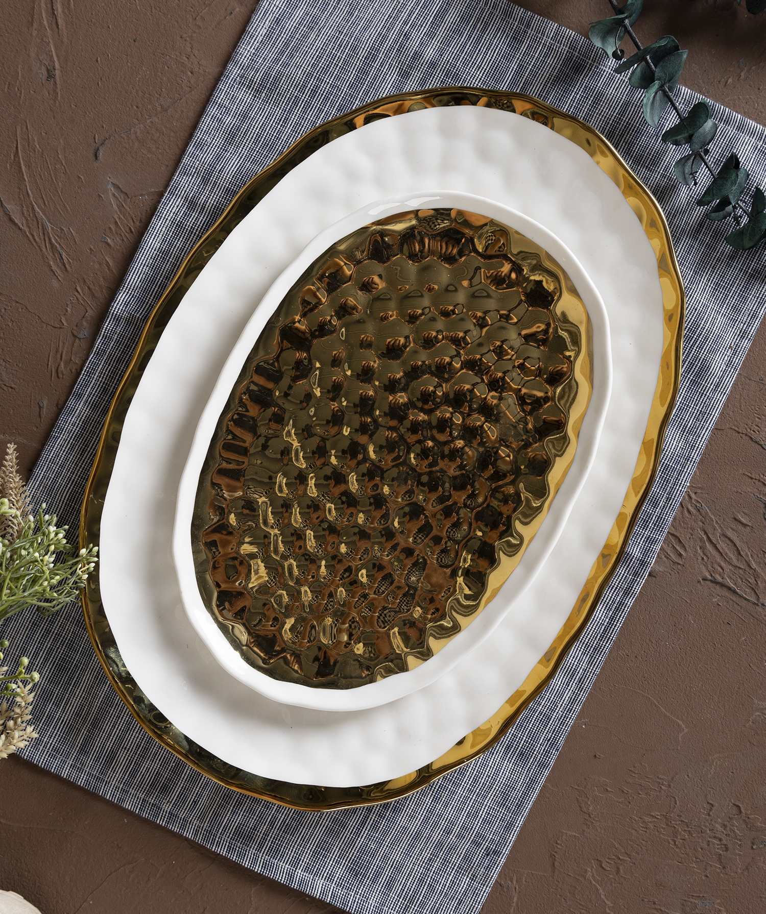 CHANGSHA HAPPY GO Luxury Bone China Dinner and Tea Set with Electroplated Gold Hammer Texture for Upscale Dining Occasions |happygodinnerware.com