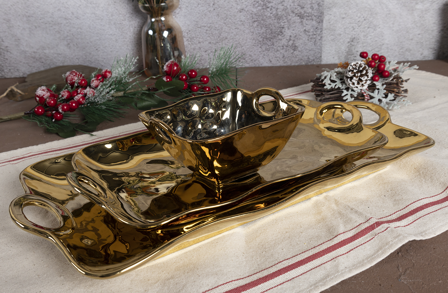 CHANGSHA HAPPY GO Full Electroplated Gold High-Gloss Bone China Serving Tray Set for Premium Banquets and Decorative Displays |happygodinnerware.com