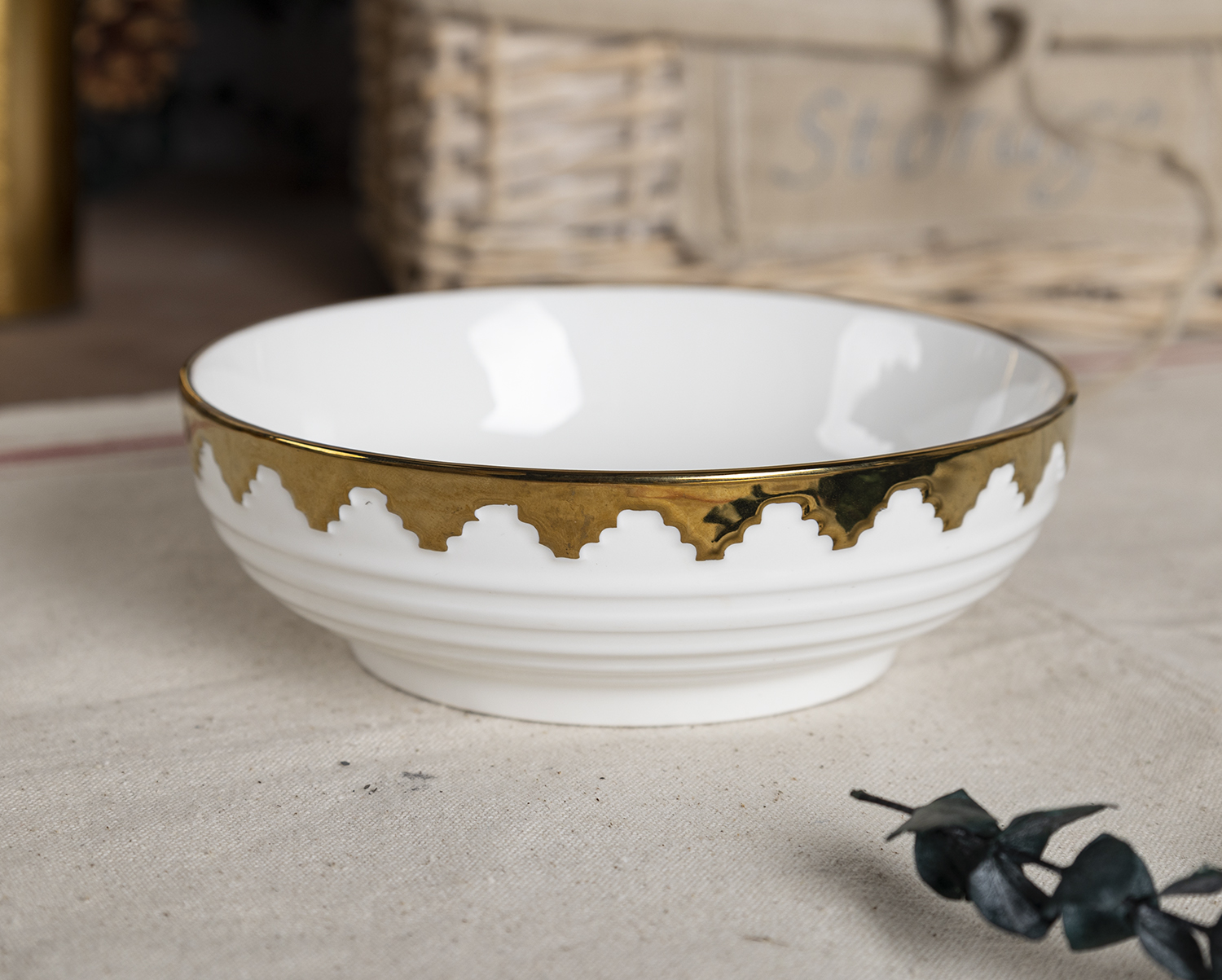 CHANGSHA HAPPY GO Electroplated Gold Crown-Edged Bone China Bowl and Plate Set for Western Fine Dining and Restaurant Use |happygodinnerware.com