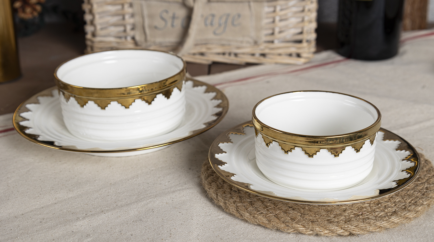 CHANGSHA HAPPY GO Electroplated Gold Crown-Edged Bone China Bowl and Plate Set for Western Fine Dining and Restaurant Use |happygodinnerware.com
