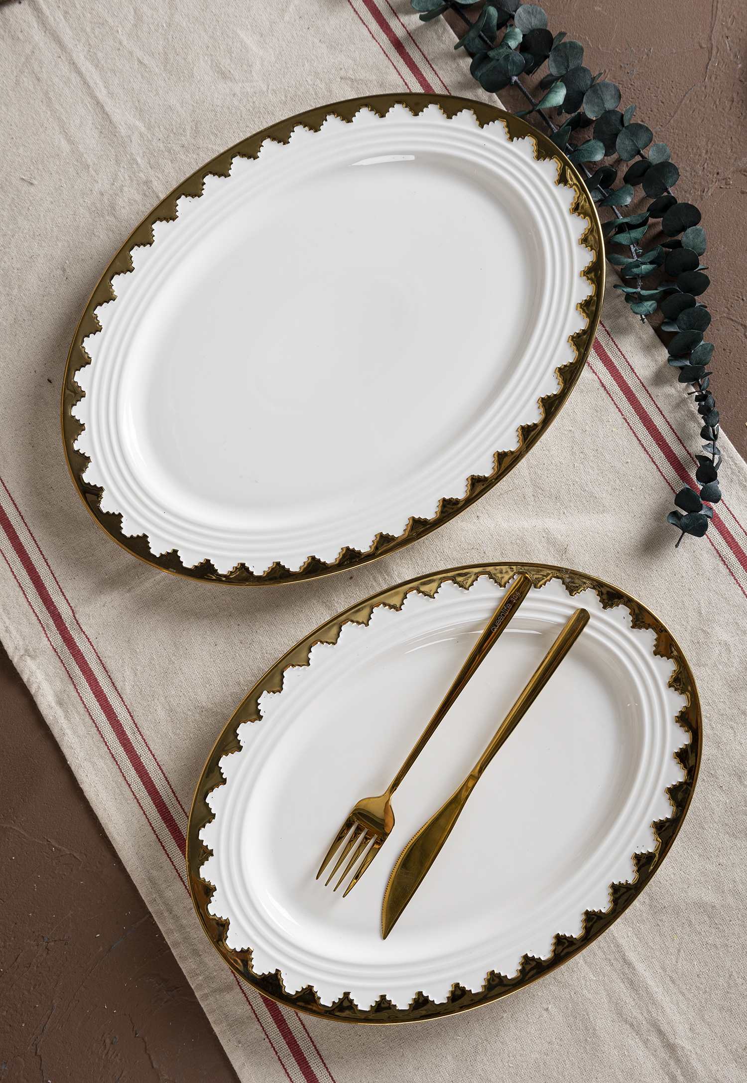 CHANGSHA HAPPY GO Electroplated Gold Crown-Edged Bone China Bowl and Plate Set for Western Fine Dining and Restaurant Use |happygodinnerware.com