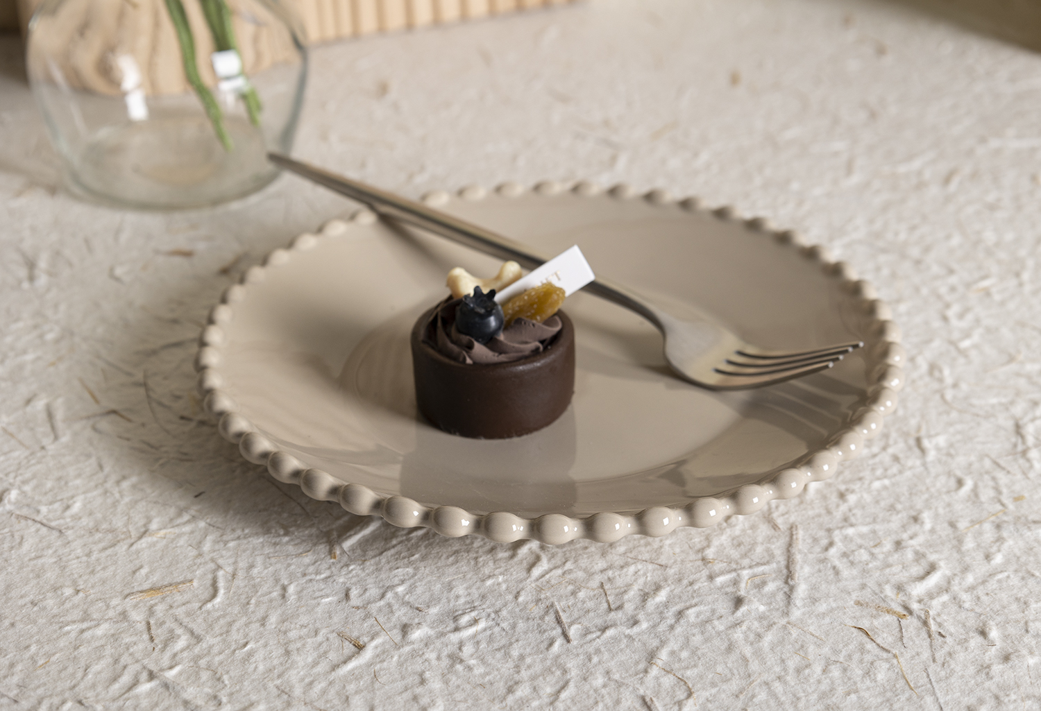 CHANGSHA HAPPY GO  Colorful Embossed Rim New Bone China Dinnerware Set with Glossy Glaze and Beaded Edge Accents |Dopamine Series Ceramics  |happygodinnerware.com