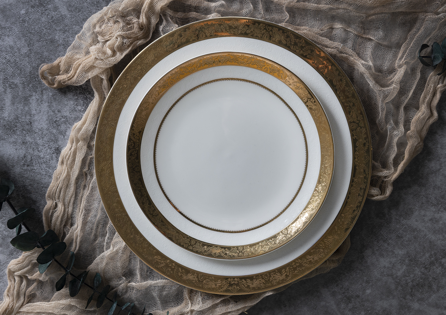 CHANGSHA HAPPY GO  Luxury Bone China Dinnerware Set with Elegant Embossed Gold Rim and Classic White Finish |happygodinnerware.com