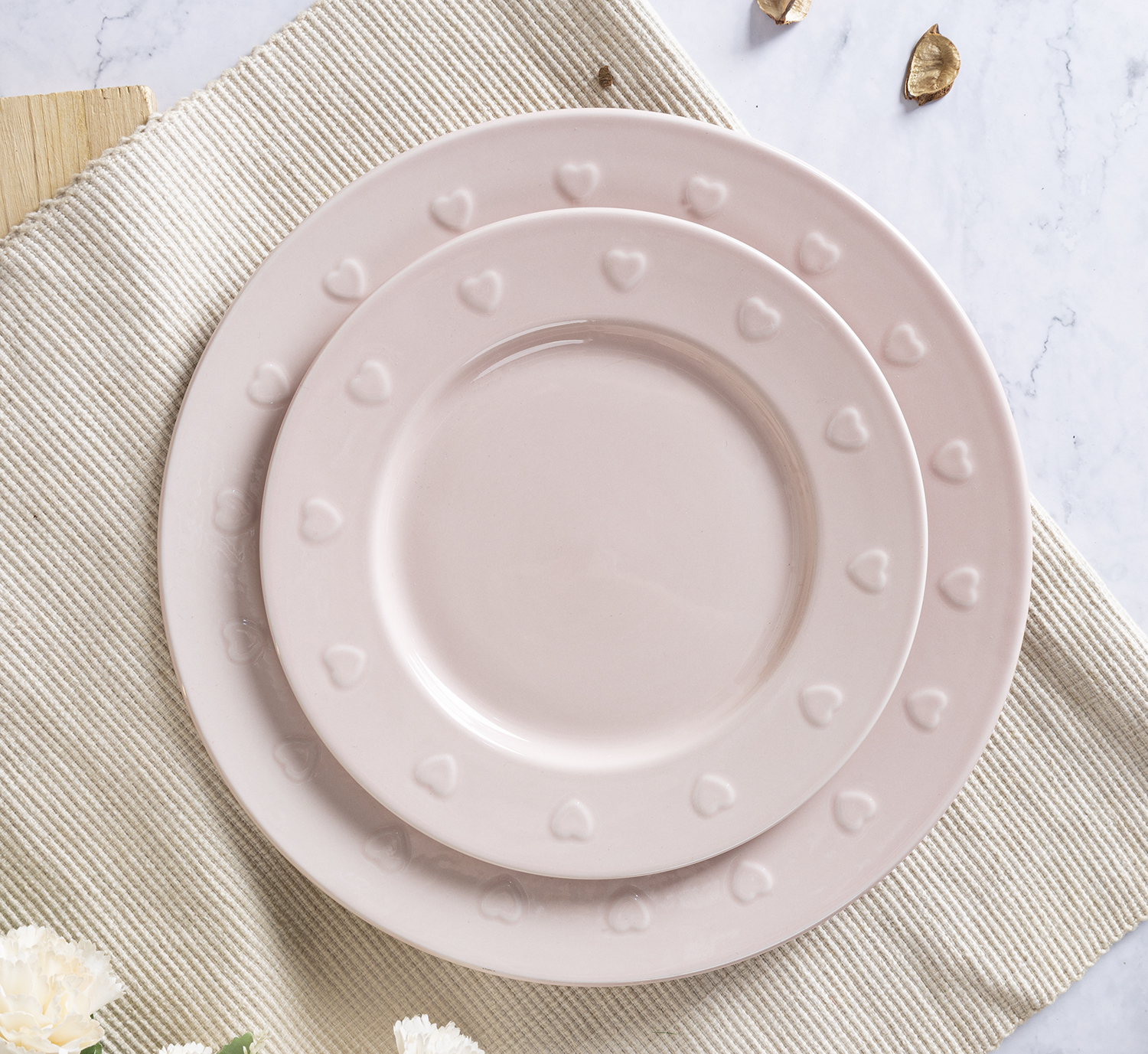CHANGSHA HAPPY GO  Romantic Embossed Heart White Porcelain Dinner Set in Blush Pink with Glossy Glaze Finish  |happygodinnerware.com