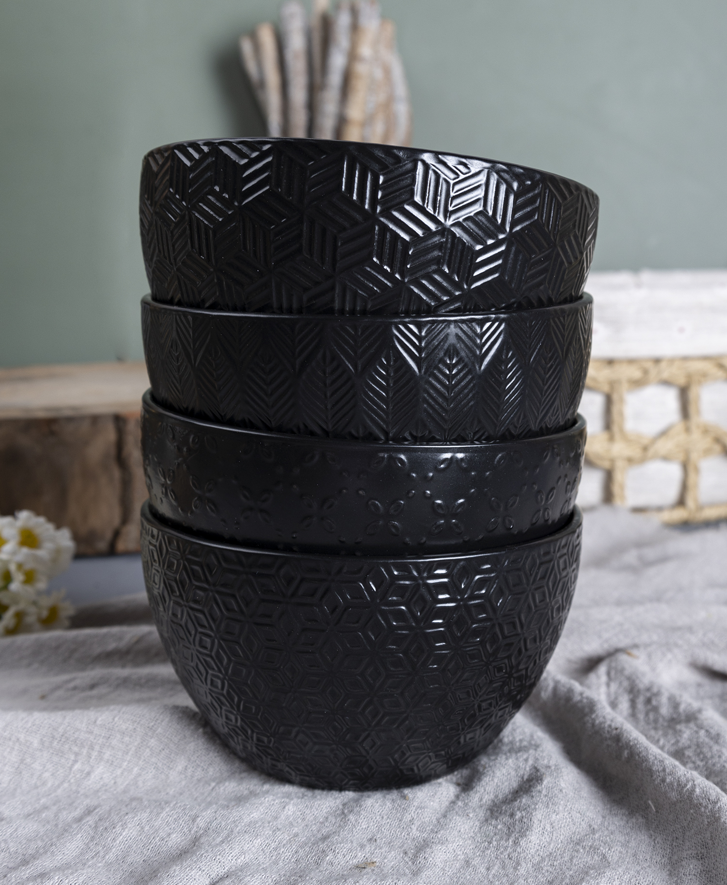 CHANGSHA HAPPY GO Modern Geometric Embossed Porcelain Dinnerware Set – Black and White Contrast Tableware with Textured Patterns |happygodinnerware.com