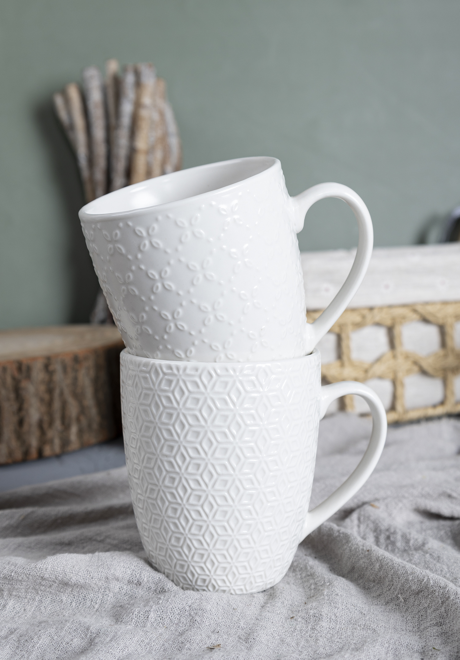 CHANGSHA HAPPY GO Modern Geometric Embossed Porcelain Dinnerware Set – Black and White Contrast Tableware with Textured Patterns |happygodinnerware.com