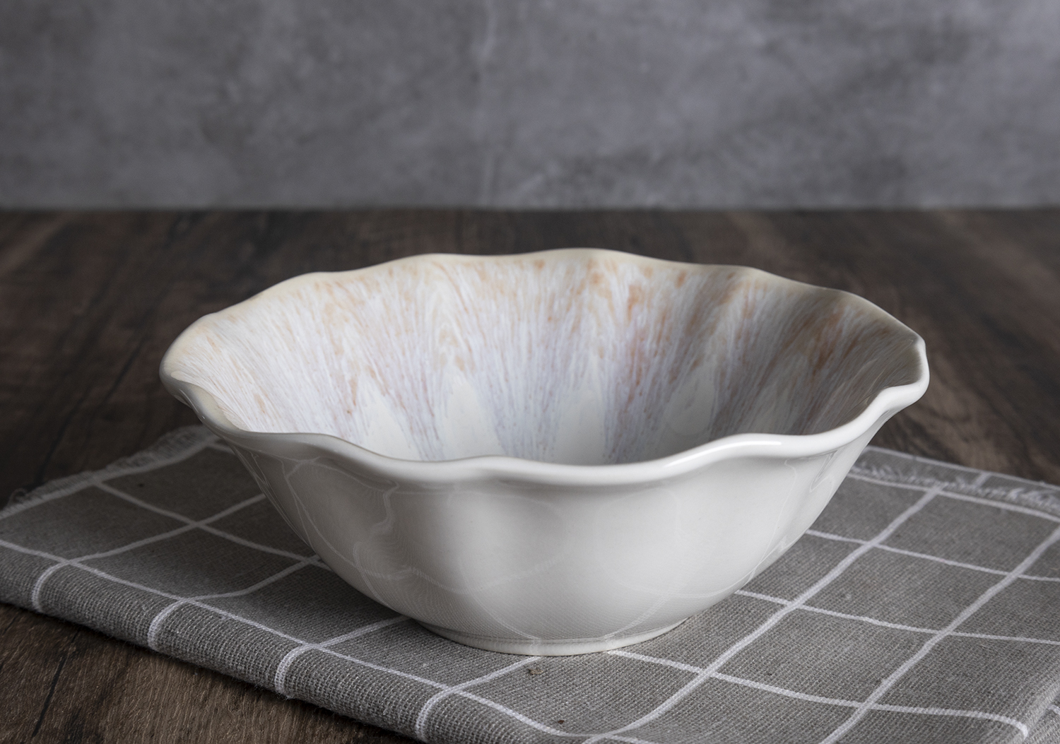 ​CHANGSHA HAPPY GO  Creamy White Reactive Glaze Floral Rimmed Stoneware Plates with Petal Texture Design |happygodinnerware.com