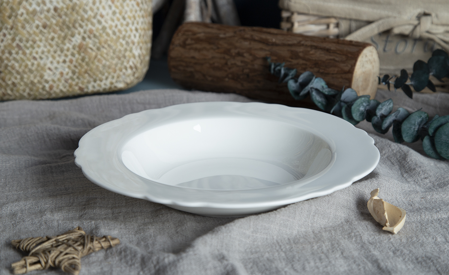 CHANGSHA HAPPY GO Royal Scallop-Edge Embossed Bone China Soup Tureen & Plate Collection | happygodinnerware.com