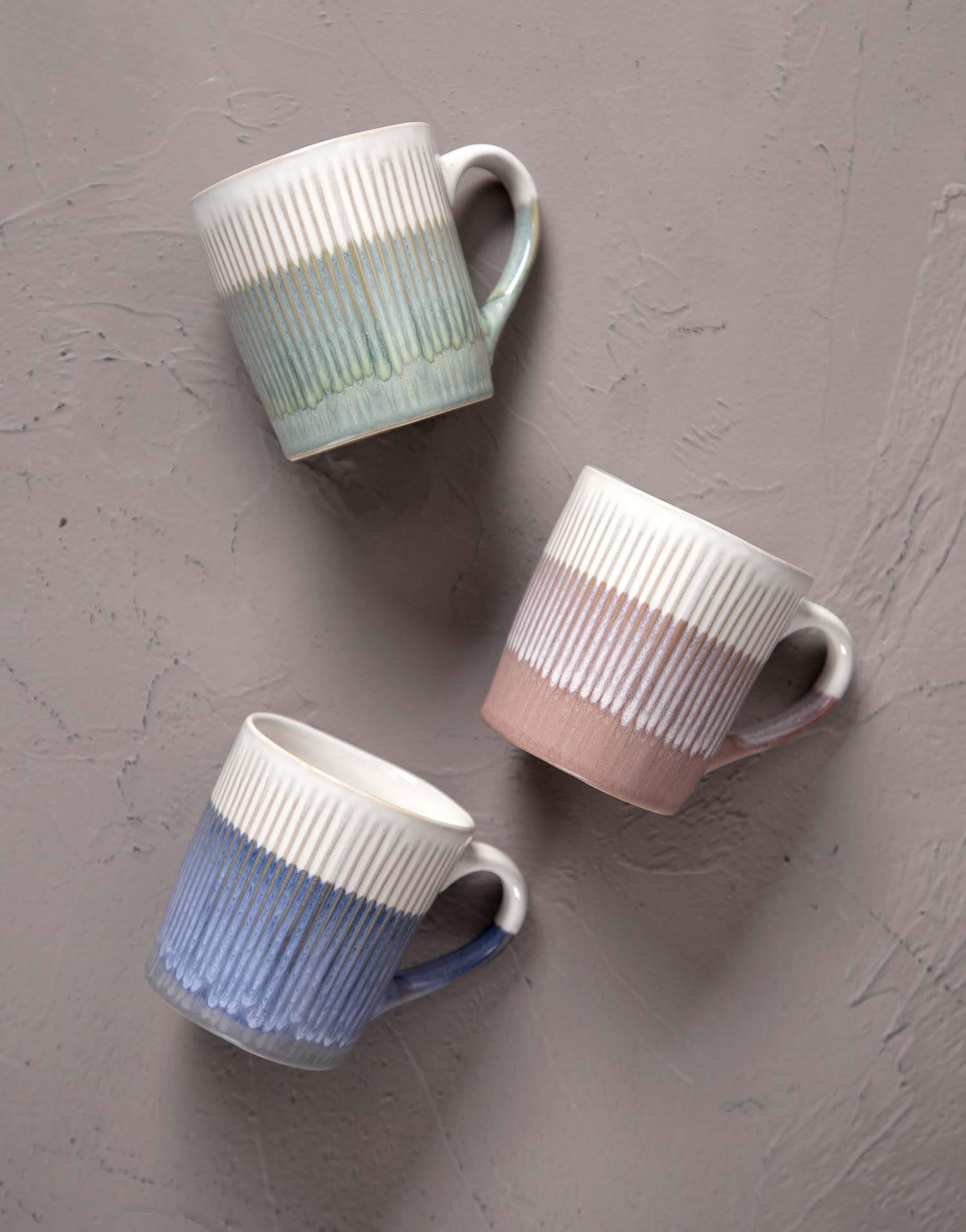 CHANGSHA HAPPY GO Embossed Stoneware Mug and Bowl Collection with Half-Dipped Reactive Glaze – Textured Pattern, Rustic Aesthetic |Dopamine Series Ceramics|happygodinnerware.com