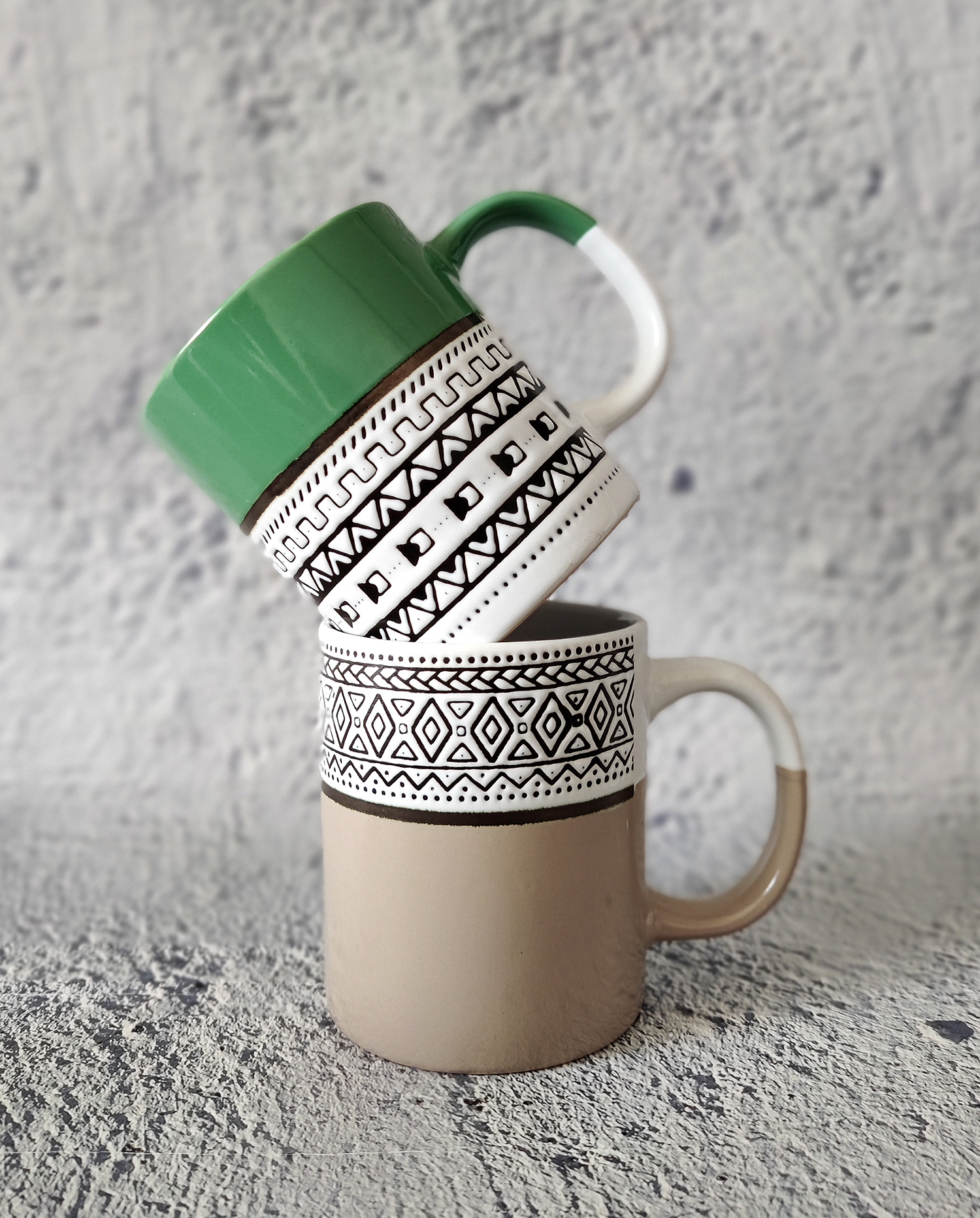 CHANGSHA HAPPY GO Two-Tone Stoneware Mug Collection with Under-Glaze Silkscreen Tribal Patterns and Half-Dip Color Design |Dopamine Series Ceramics|happygodinnerware.com