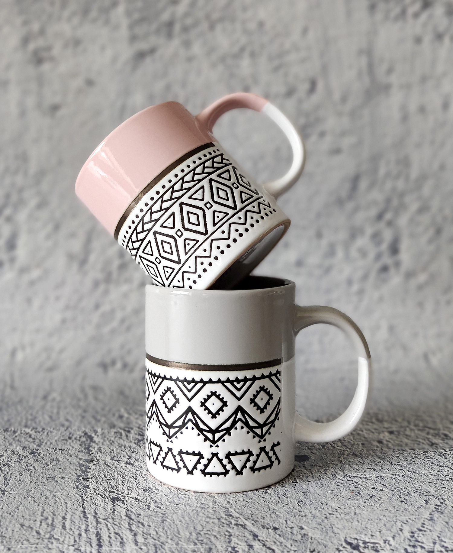 CHANGSHA HAPPY GO Two-Tone Stoneware Mug Collection with Under-Glaze Silkscreen Tribal Patterns and Half-Dip Color Design |Dopamine Series Ceramics|happygodinnerware.com