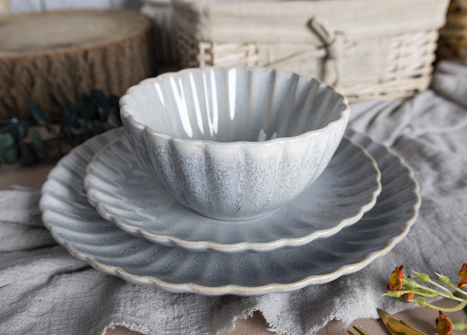 CHANGSHA HAPPY GO  Reactive Glazed Scallop-Edge Stoneware Dinner Set – 16-Piece Artisan Tableware in Earthy and Ocean Tones |Dopamine Series Ceramics|happygodinnerware.com