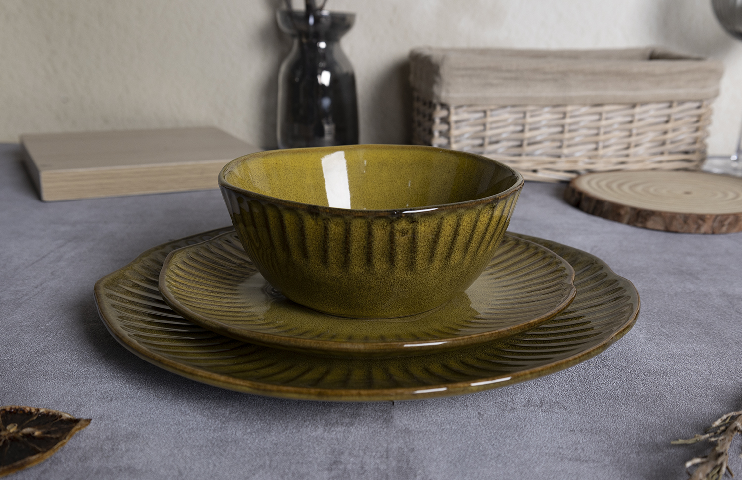CHANGSHA HAPPY GO 16-Piece Irregular Natural Stoneware Dinnerware Set | Embossed Nordic Vintage Style | Reactive Glaze Finish | Home & Hospitality Use|happygodinnerware.com