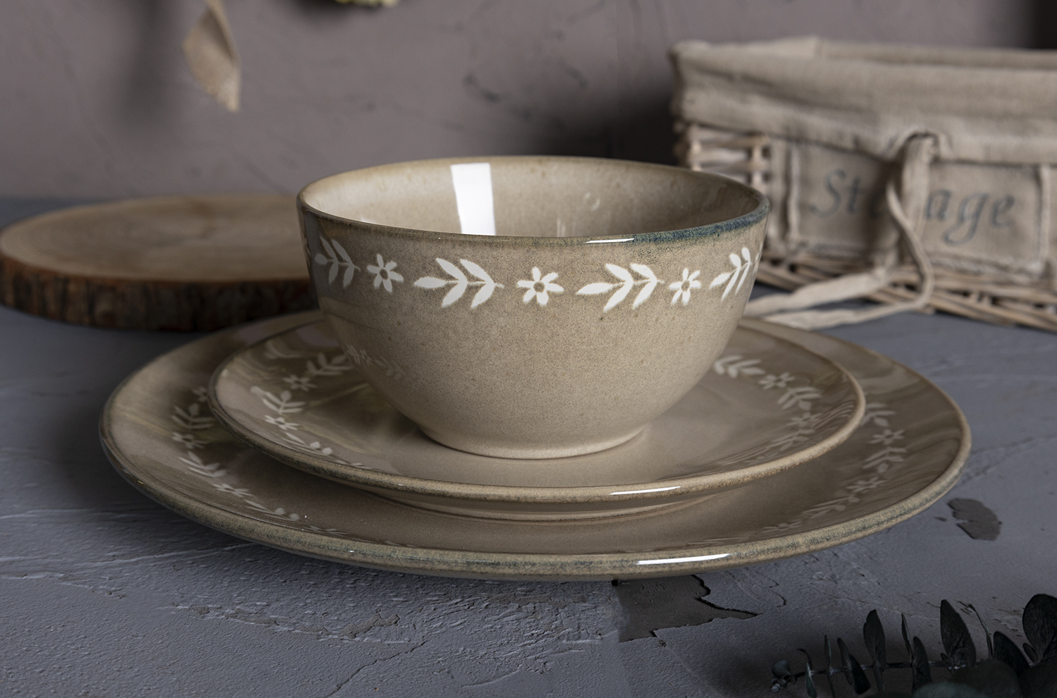 CHANGSHA HAPPY GO Vintage Floral Stoneware Dinnerware Set | Embossed Rustic Glaze Finish | Mugs, Bowls & Plates for Home & Gift Use|happygodinnerware.com