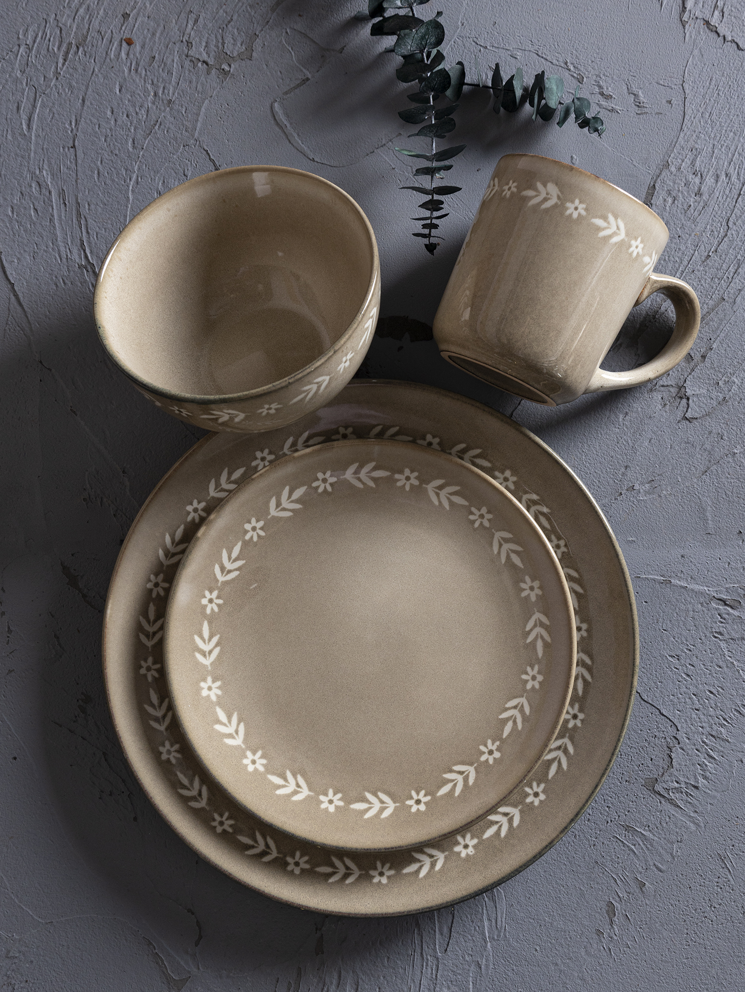 CHANGSHA HAPPY GO Vintage Floral Stoneware Dinnerware Set | Embossed Rustic Glaze Finish | Mugs, Bowls & Plates for Home & Gift Use|happygodinnerware.com