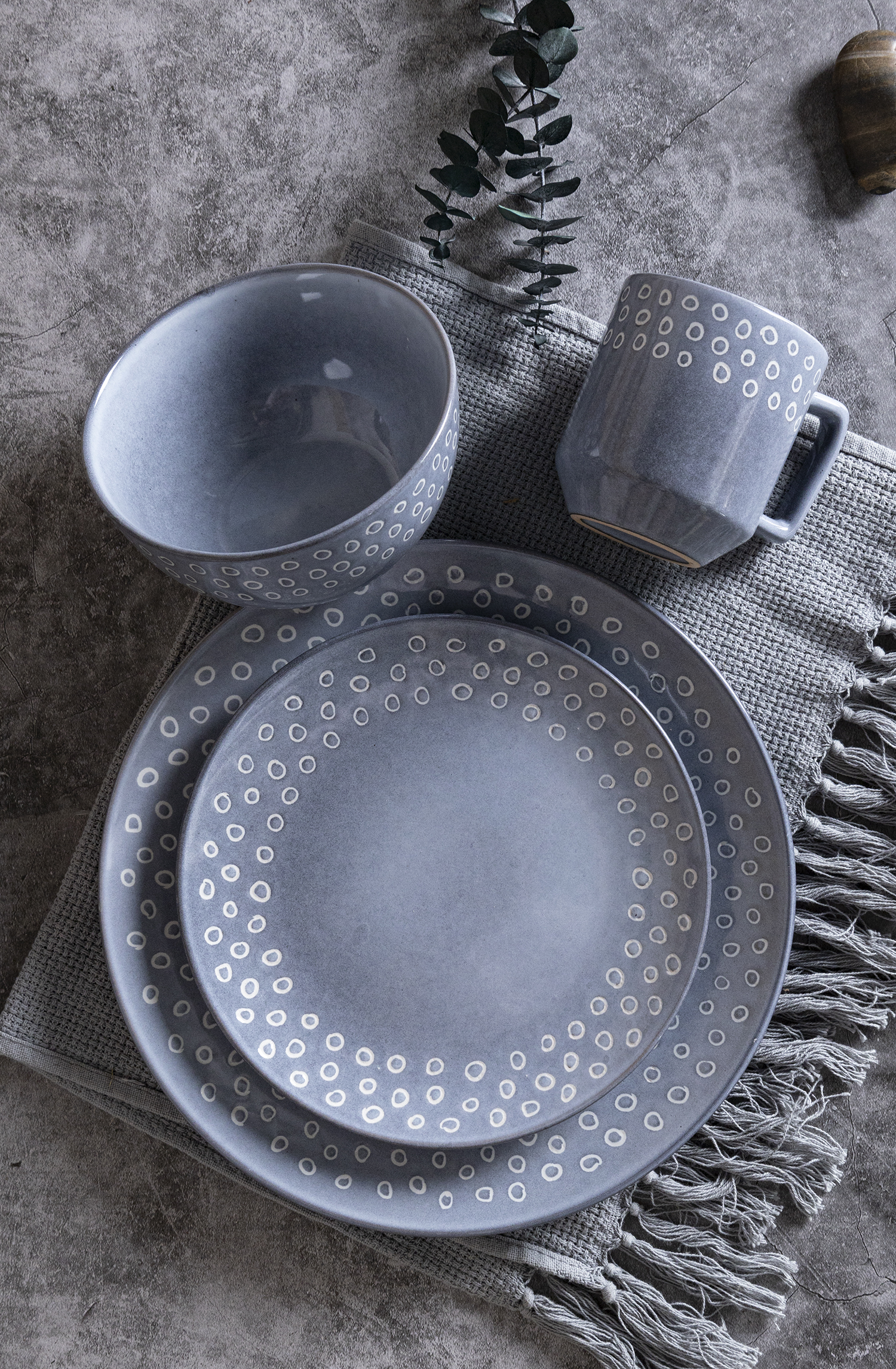 CHANGSHA HAPPY GO Modern Stoneware Dinnerware Set with Hand-Painted Dot Pattern | Blue Grey Table Set with Mugs, Plates & Bowls | Nordic Style for Home & Café|happygodinnerware.com