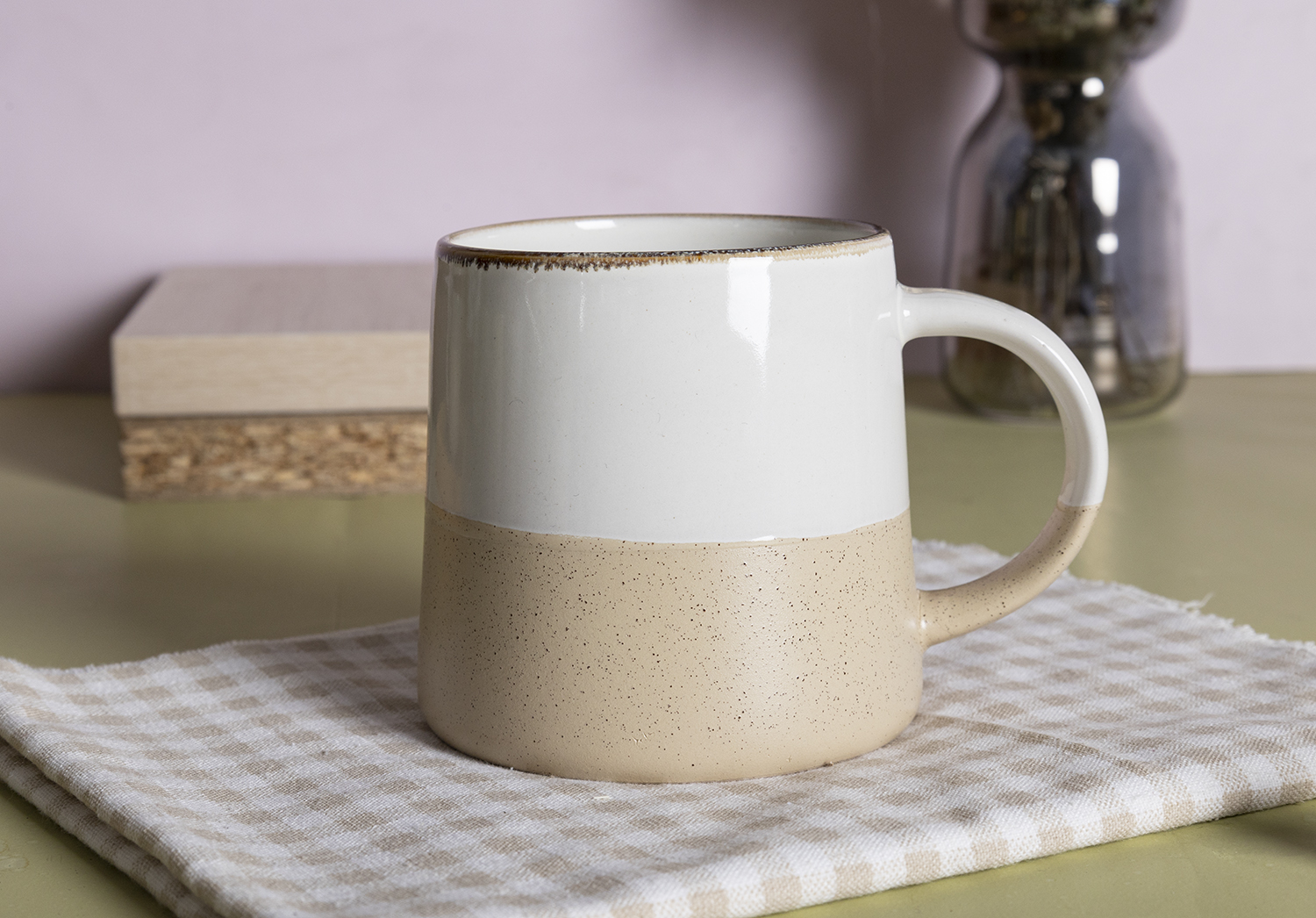 CHANGSHA HAPPY GO Macaron Color Stoneware Mug Set with Bamboo Lid & Metal Rack | Two-Tone Nordic Minimalist Cups | Sand-Glazed Finish for Home & Gift|happygodinnerware.com