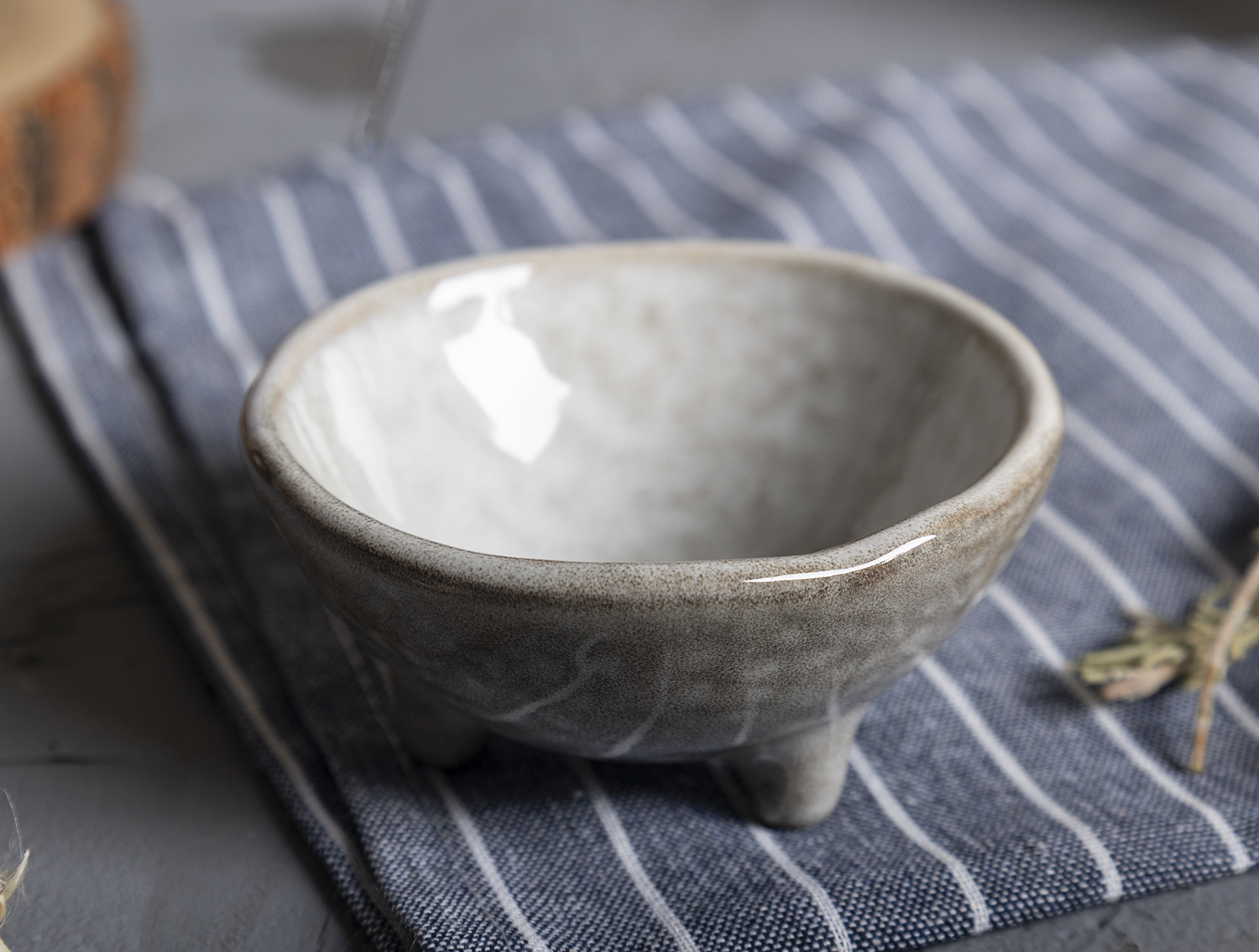 CHANGSHA HAPPY GO Hammered Reactive Glaze Stoneware Dinnerware Set | Rustic Textured Ceramic Plates, Bowls & Mugs for Home, Café & Gift|happygodinnerware.com