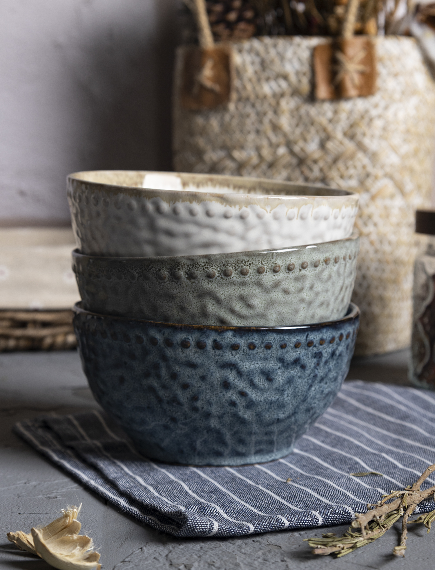 CHANGSHA HAPPY GO Hammered Reactive Glaze Stoneware Dinnerware Set | Rustic Textured Ceramic Plates, Bowls & Mugs for Home, Café & Gift|happygodinnerware.com