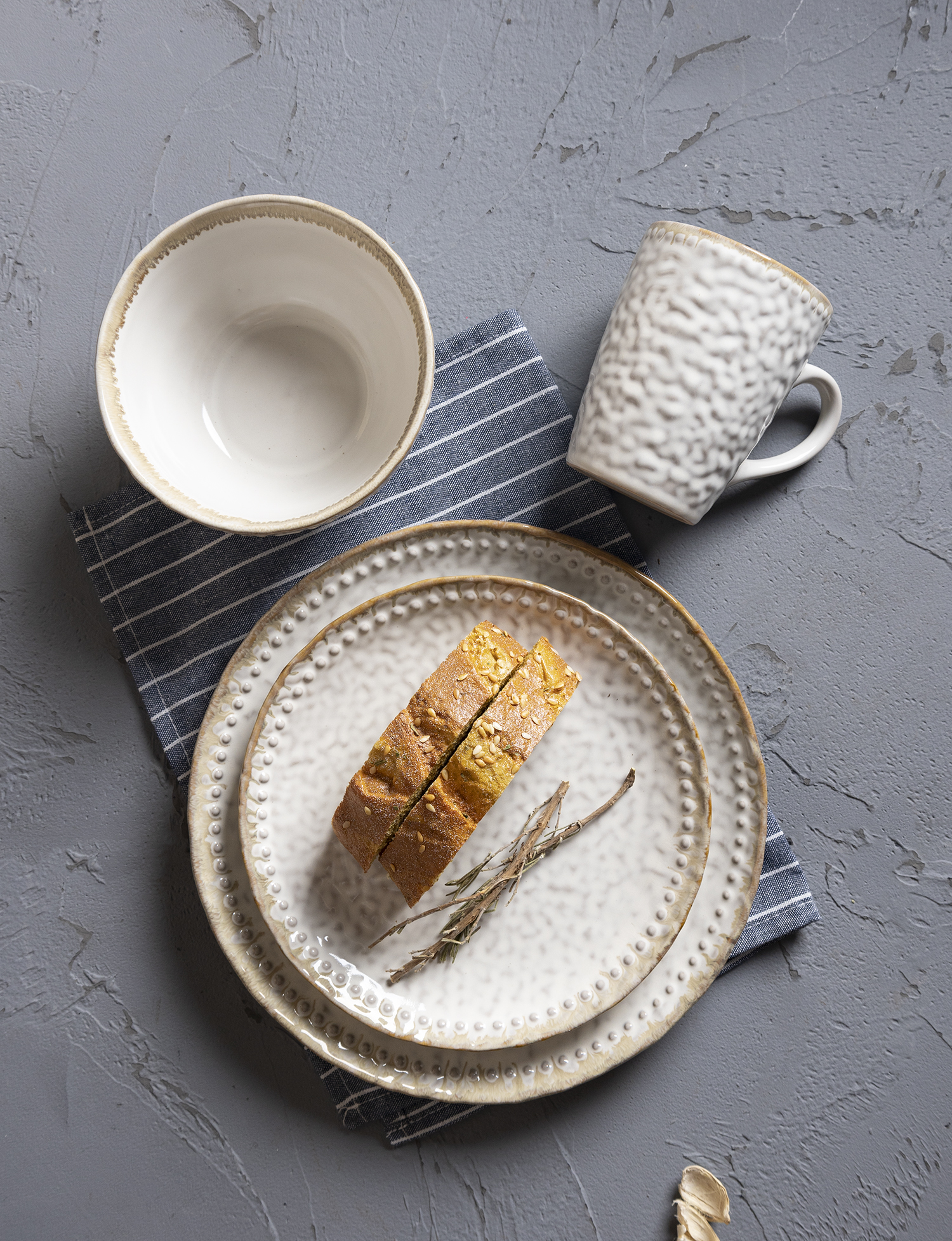 CHANGSHA HAPPY GO Hammered Reactive Glaze Stoneware Dinnerware Set | Rustic Textured Ceramic Plates, Bowls & Mugs for Home, Café & Gift|happygodinnerware.com